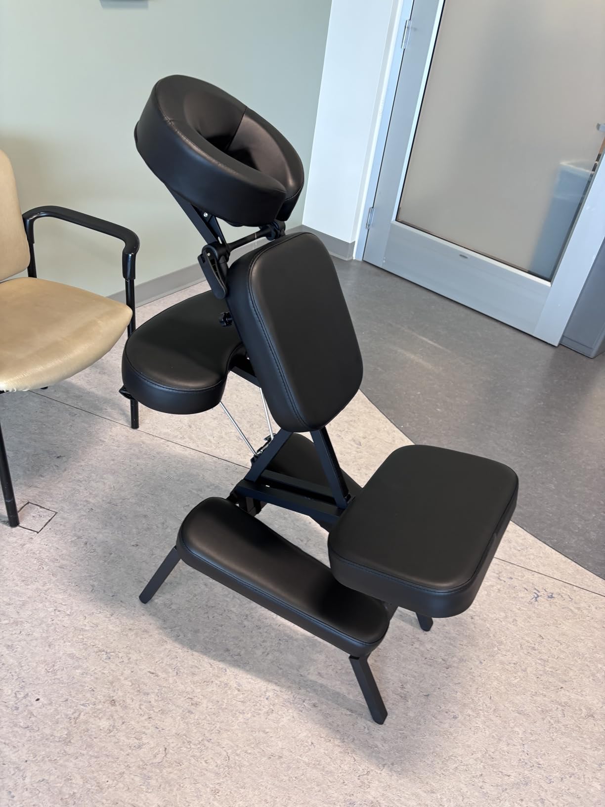 Master Massage Apollo Extra Large Size Portable Massage Chair - Lightweight Aluminum Tattoo Foldable - Sitting Posture Folding Massage Chair with Larger Cushions and Wheels Bag, Black customer photo 1