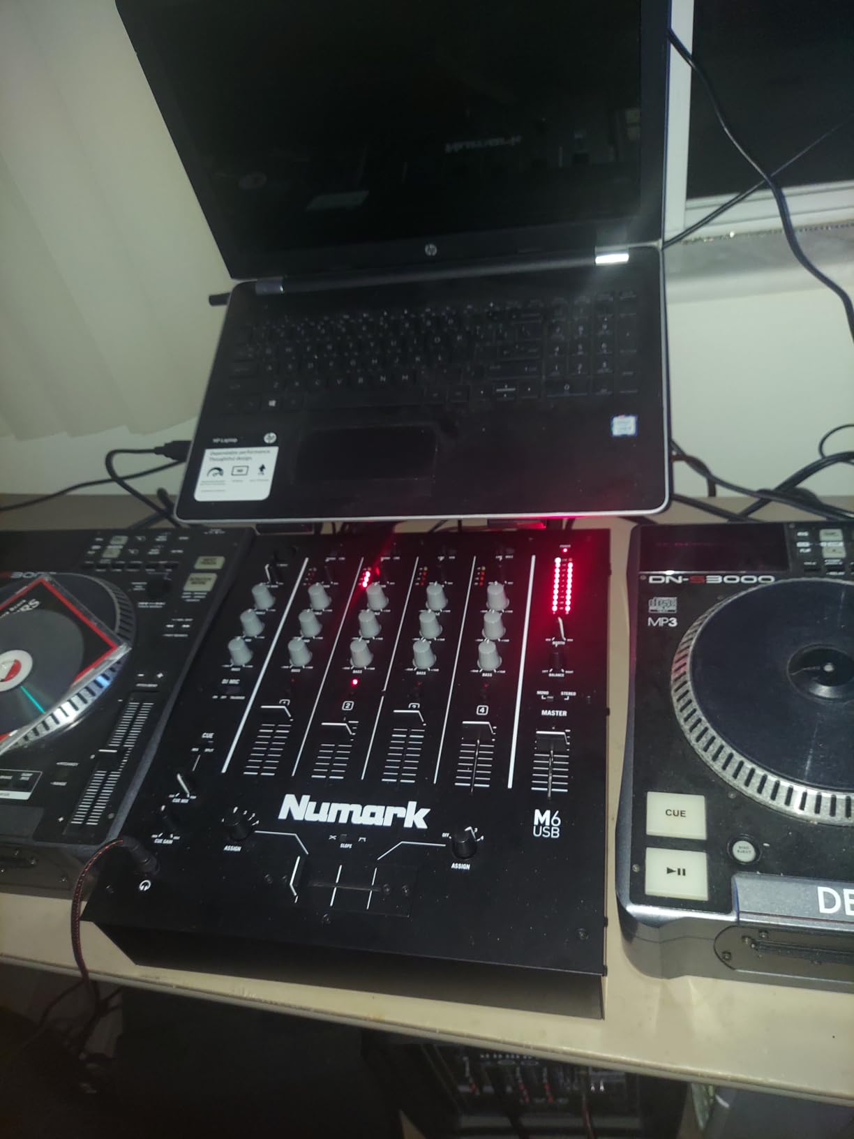 Numark M6 USB - 4-Channel DJ Mixer with Built-In Audio Interface customer photo 1