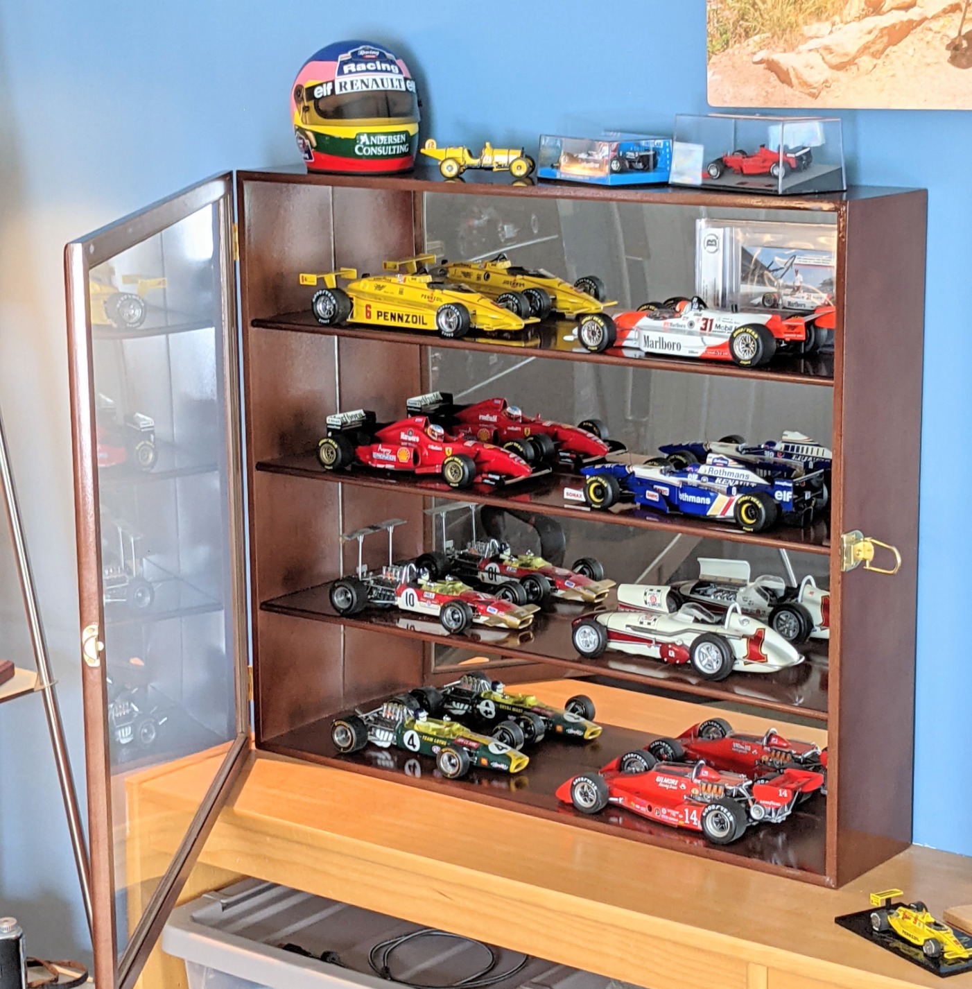 1/18 Scale Diecast Display Case Cabinet Holder Rack w/UV Protection- Lockable with Mirror Back Model Cars Holds 8 customer photo 2