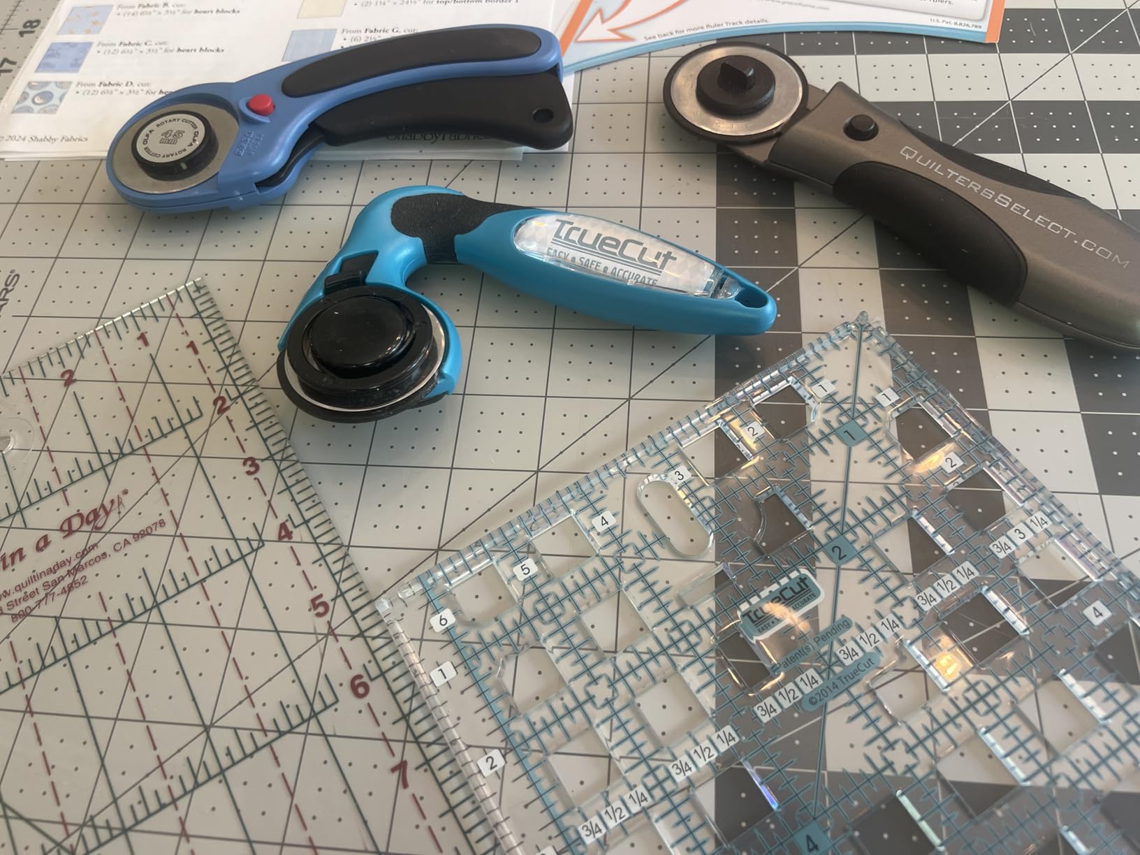 TrueCut My Comfort Rotary Cutter - 45mm Ergonomic Wheel Cutter for Fabric, Quilting, Sewing, Crafting - Left or Right-Handed customer photo 2