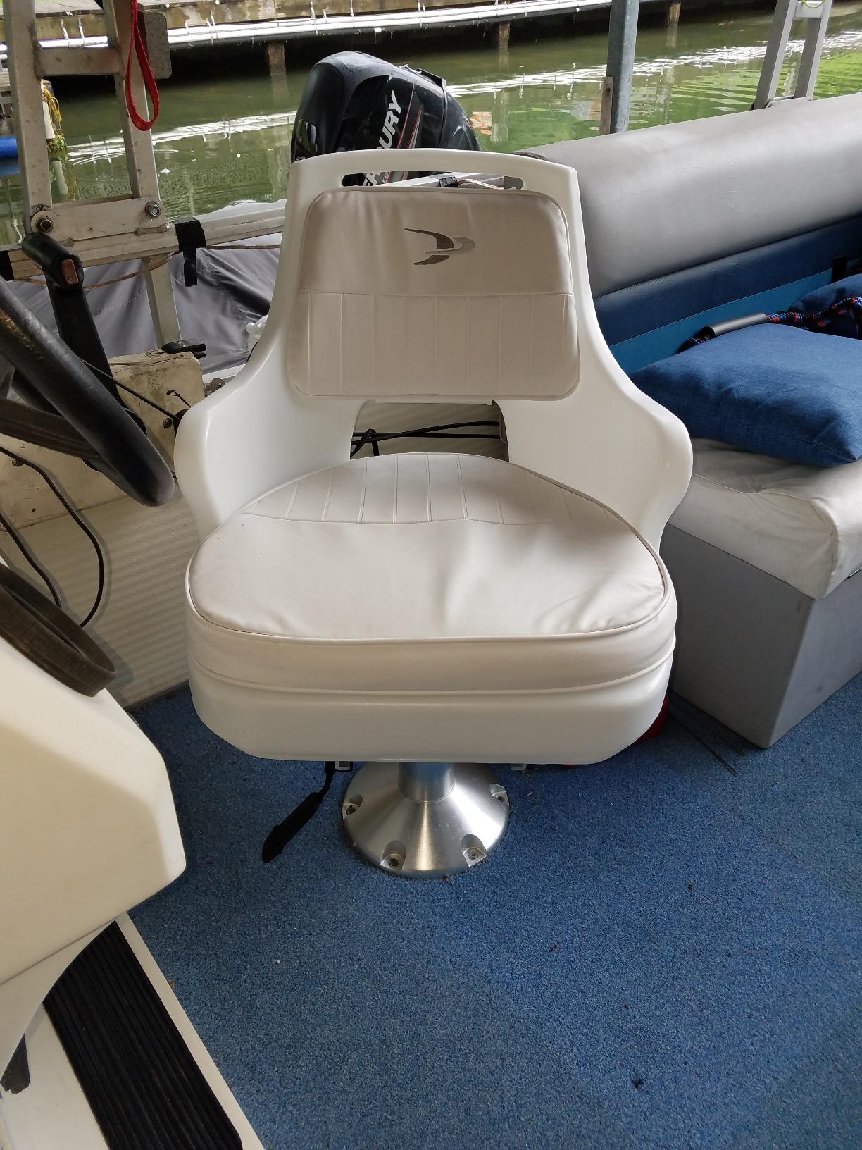 Wise 8WD015-6-710 Standard Pilot Chair with Adjustable Height Pedestal and Seat Slide, White customer photo 1