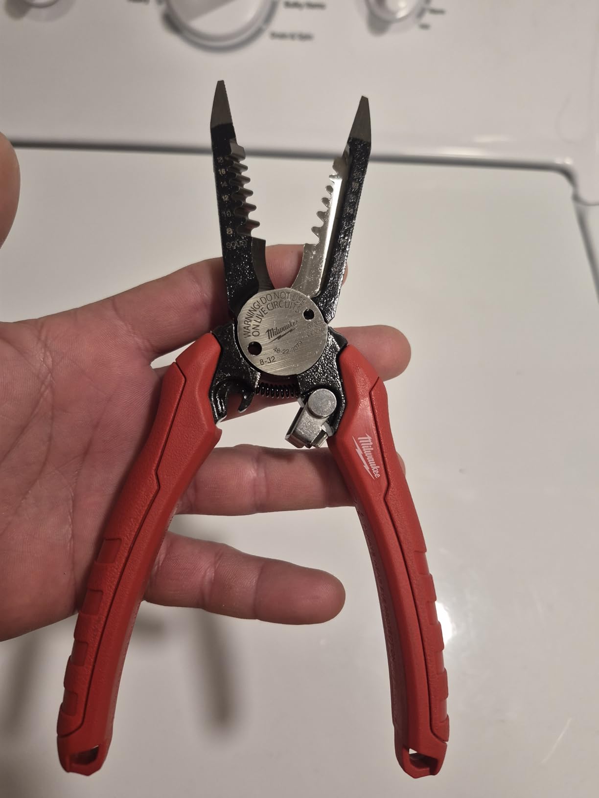 Milwaukee 48-22-3079 6-In-One Combination Wire Stripping and Reaming Pliers for Electricians customer photo 2