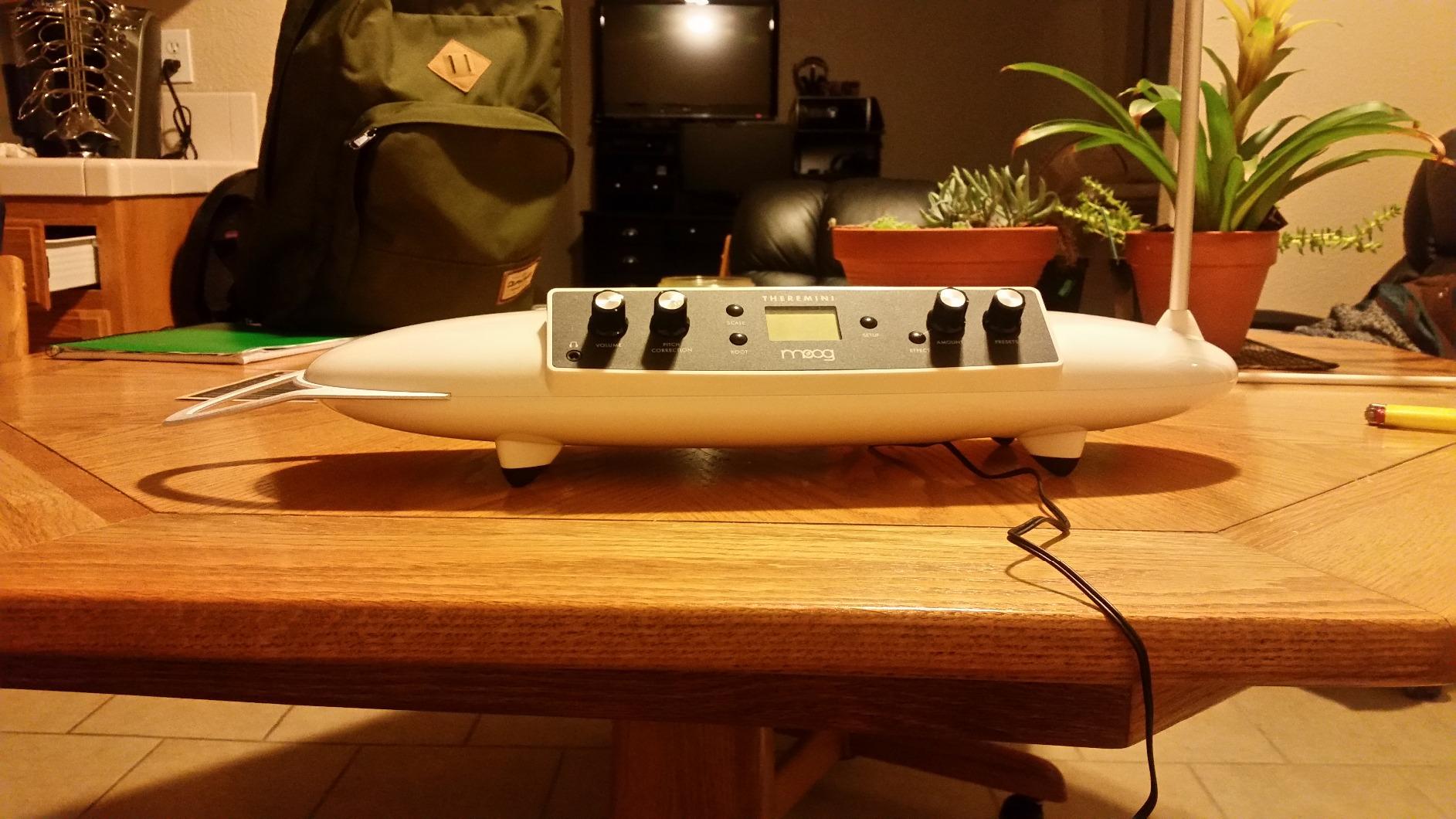 MOOG Theremini - Theremin with Pitch Correction, CV Out, Built-in Tuner and Speaker, Animoog Synthesizer Sound Engine with 32 Presets and LCD Screen customer photo 2