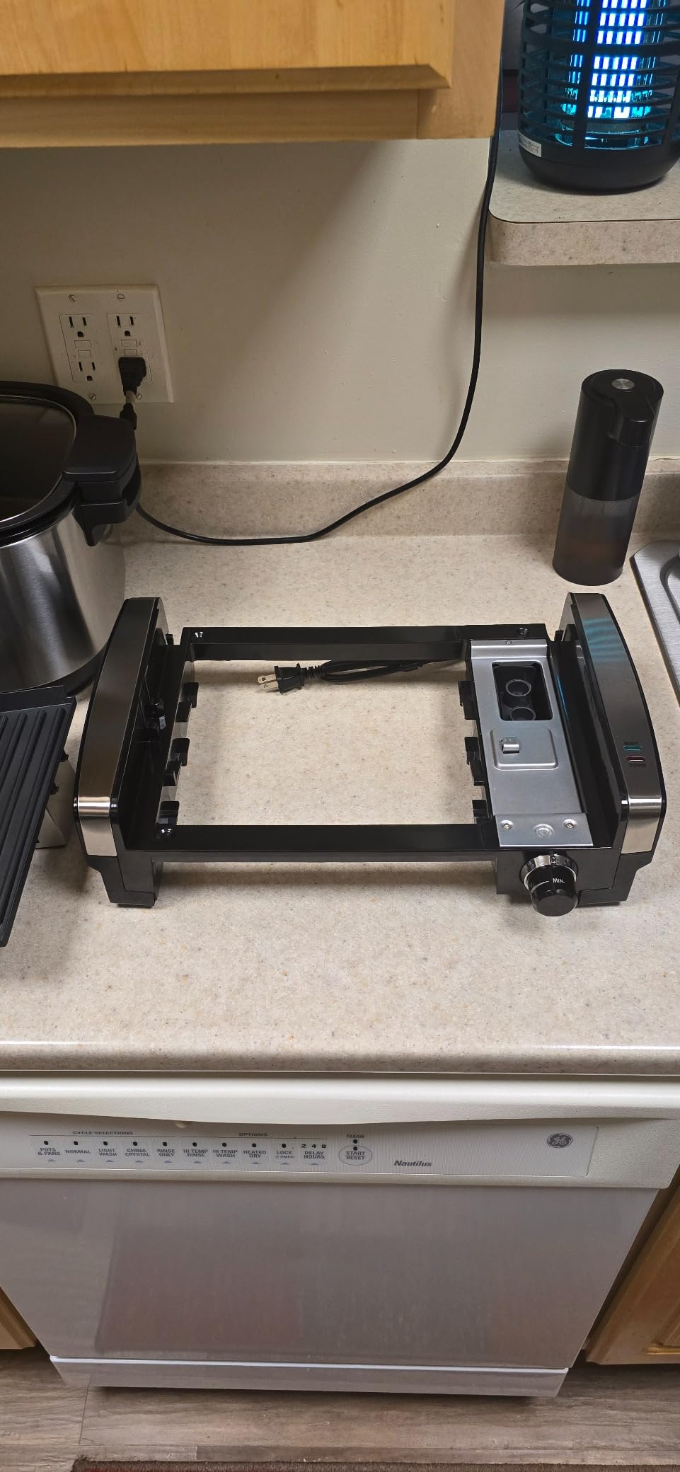Hamilton Beach Electric Indoor Searing Grill with Viewing Window & Adjustable Temperature Control to 450F, 118 sq. in. Surface Serves 6, PFAS-Free Removable Nonstick Grate, Stainless Steel customer photo 1