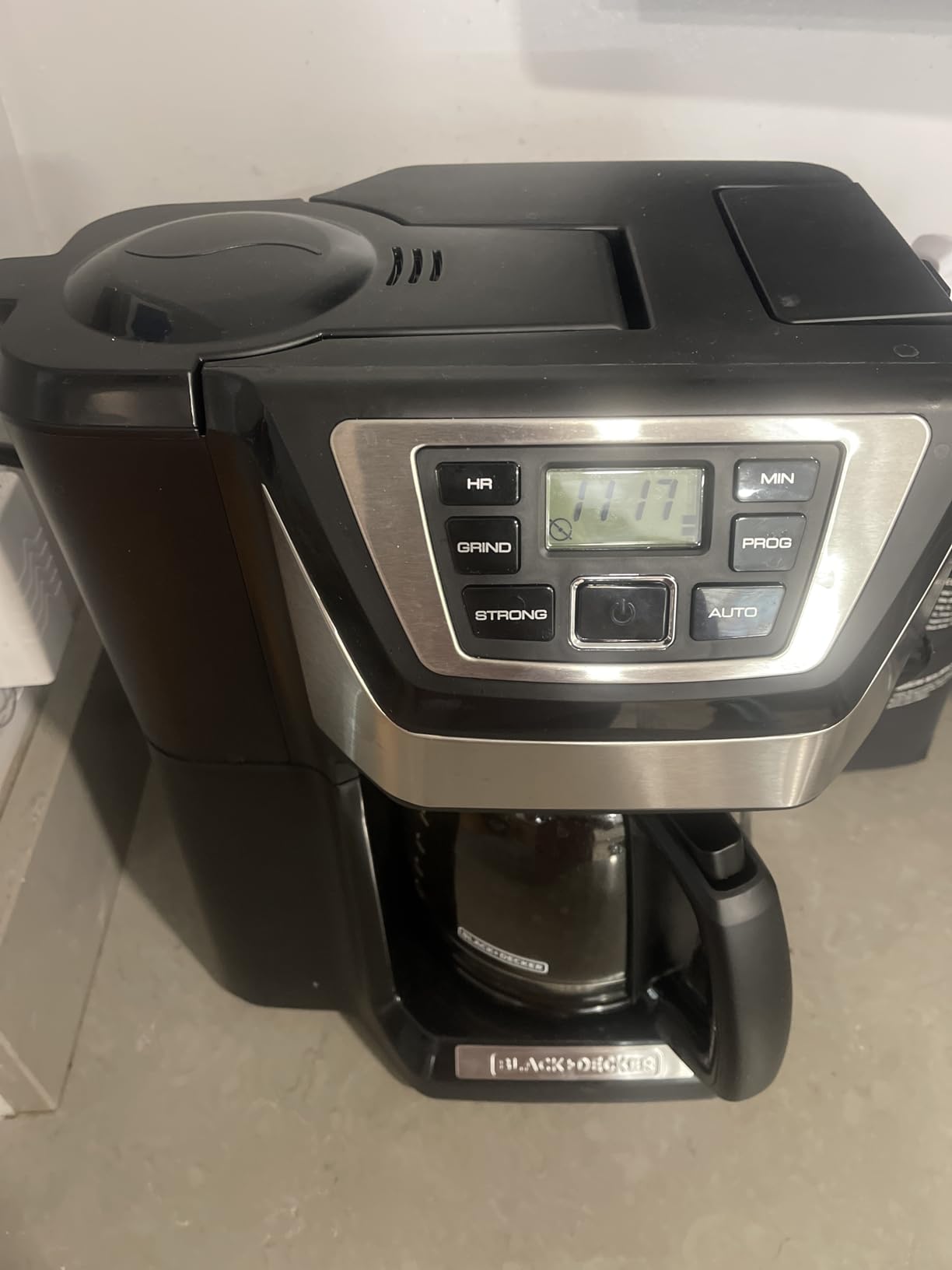 BLACK+DECKER 12-Cup Mill and Brew Coffeemaker, Black, CM5000B customer photo 1