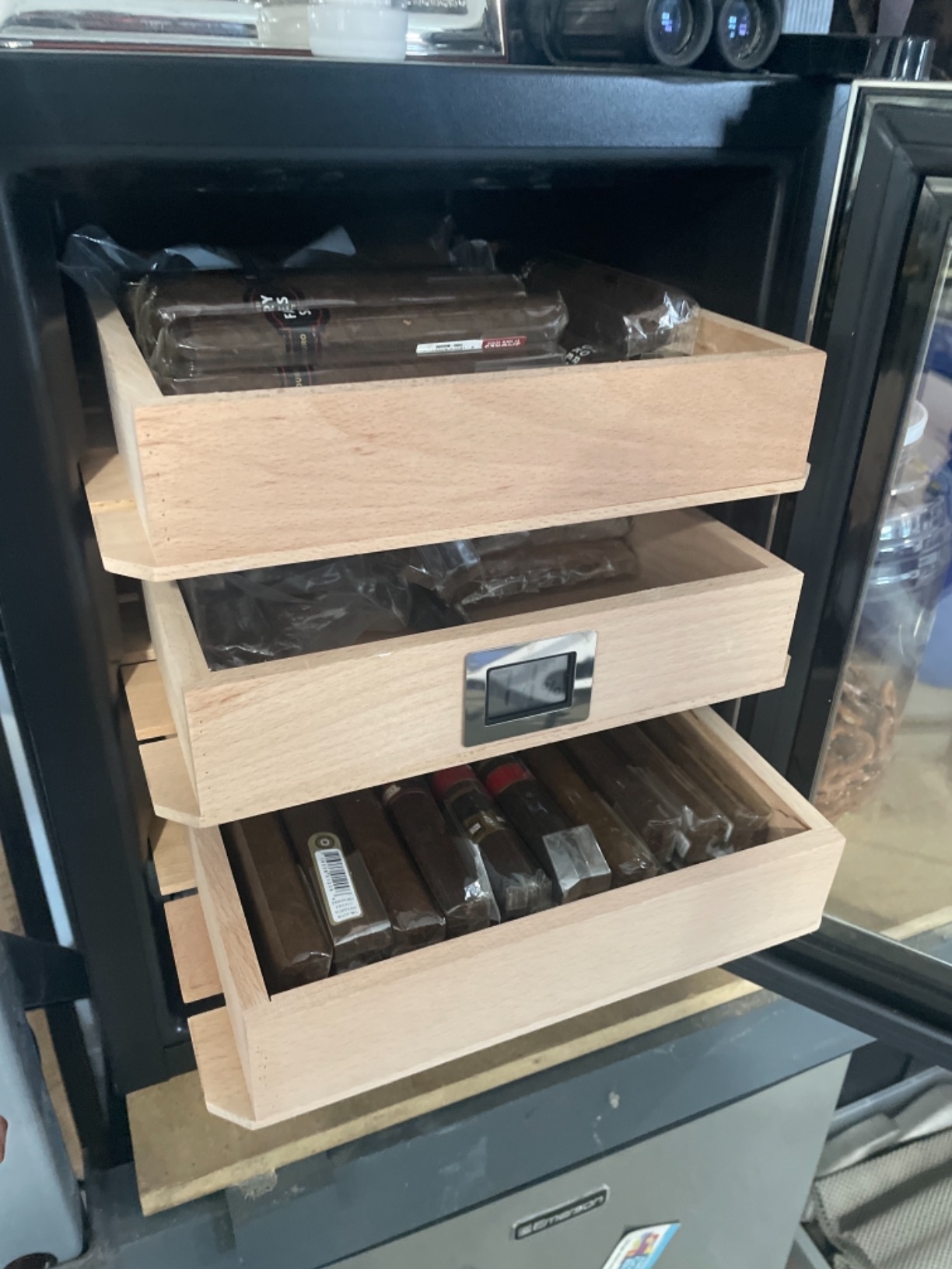 Prestige Import Group Clevelander Thermoelectric Cooler Humidor - Up to 250 Capacity - Color: Black w/Stainless Steel Door customer photo 1