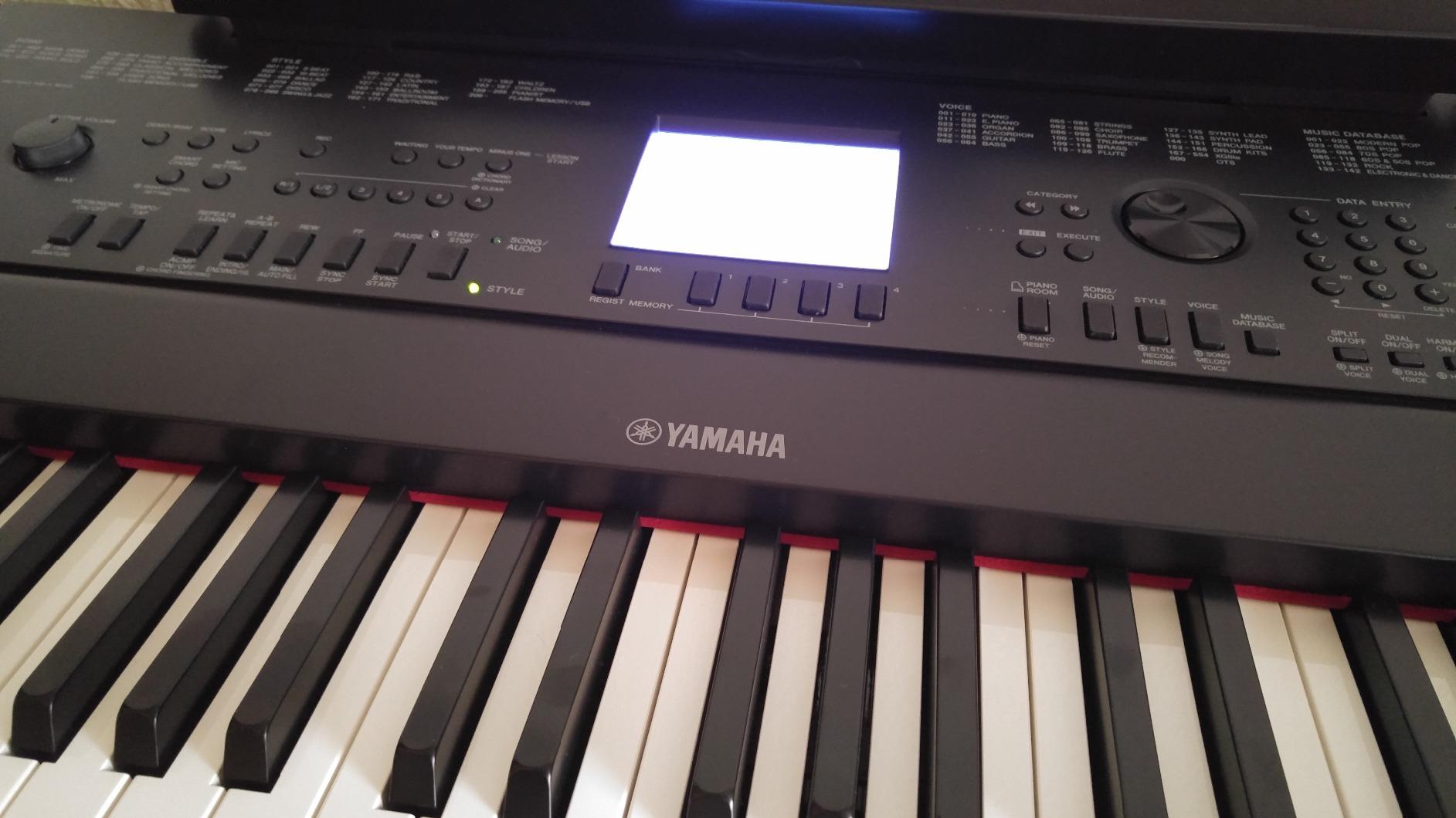 Yamaha DGX660B 88-Key Weighted Digital Piano With Furniture Stand, Black customer photo 2