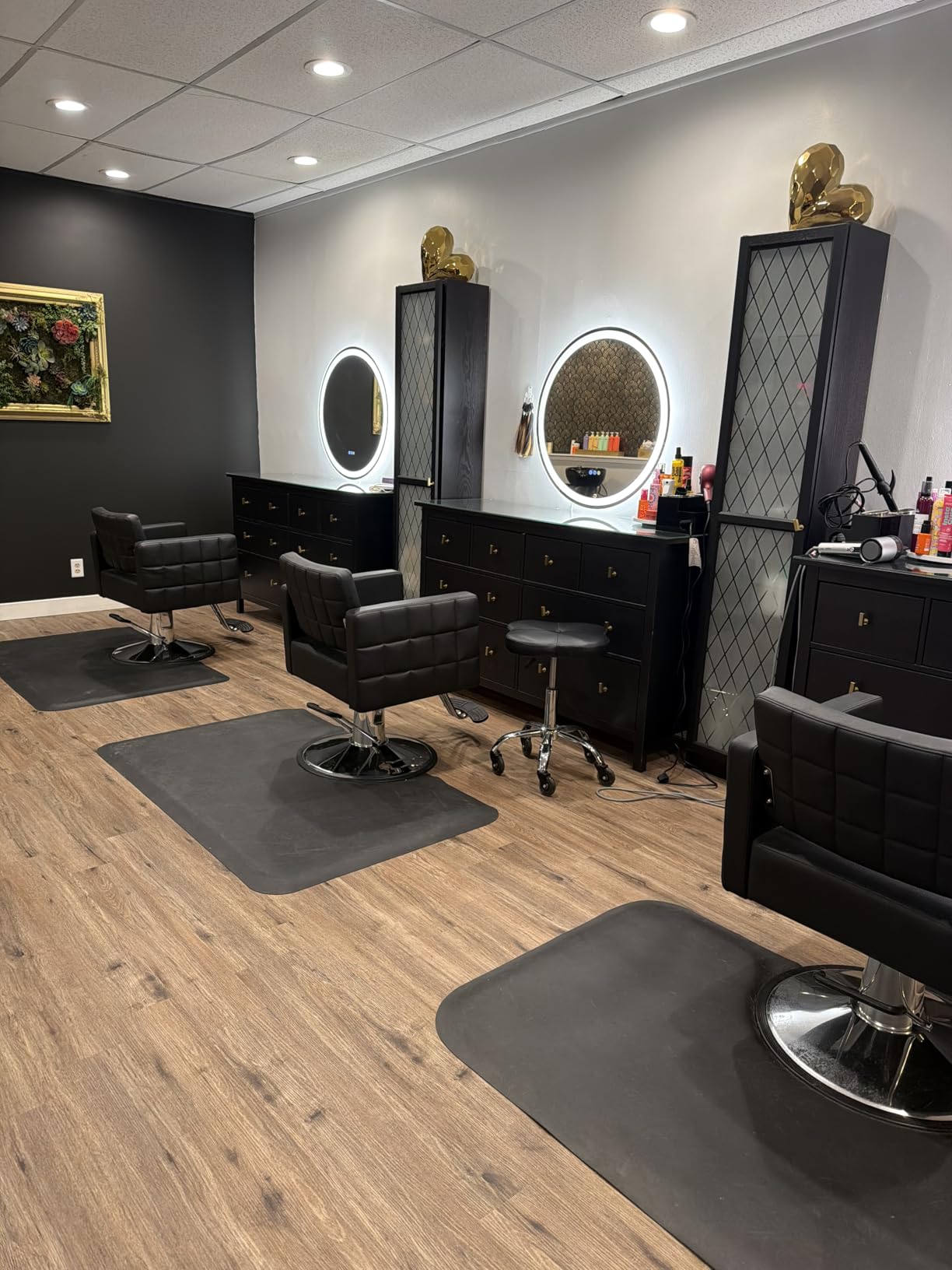 Buy-Rite Icon Styling Chair for Professional Salons & Barbershops, Modern Black Salon Seat, Wide Quilted Design, Steel Frame, Hydraulic Pump, Easy-Clean Features, YLG-192-BLK customer photo 1