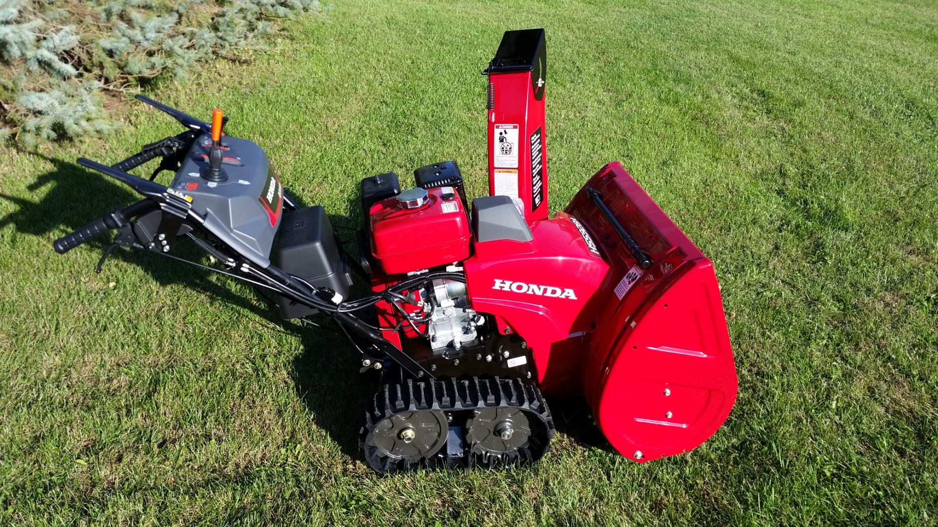 Honda HSS928 28-Inch Two Stage Snow Blower with Electric Start and Track Drive customer photo 2