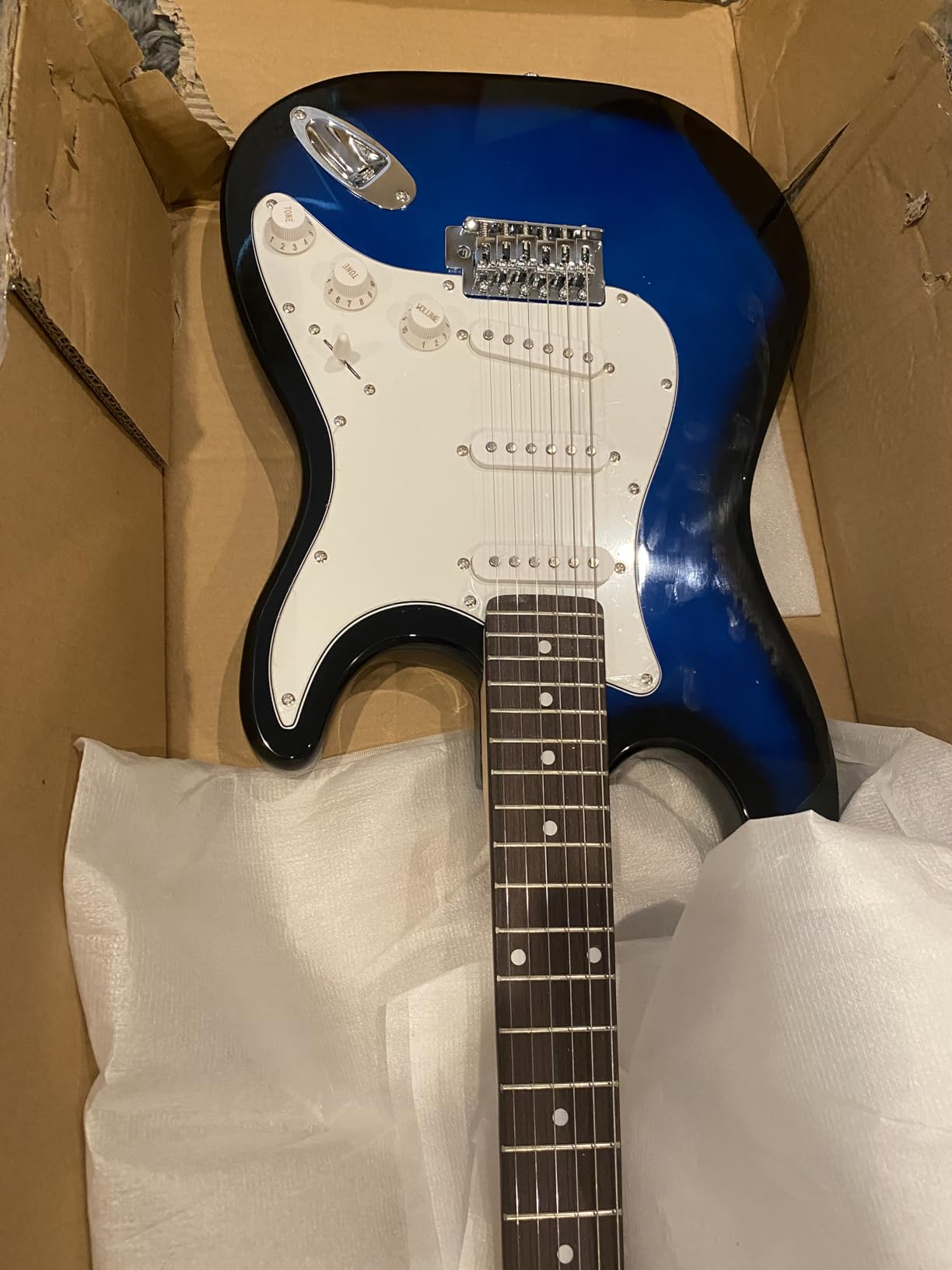 ZENY 39in Full Size Electric Guitar with 10W Amp, Case and Accessories Pack Beginner Starter Package, Black customer photo 2
