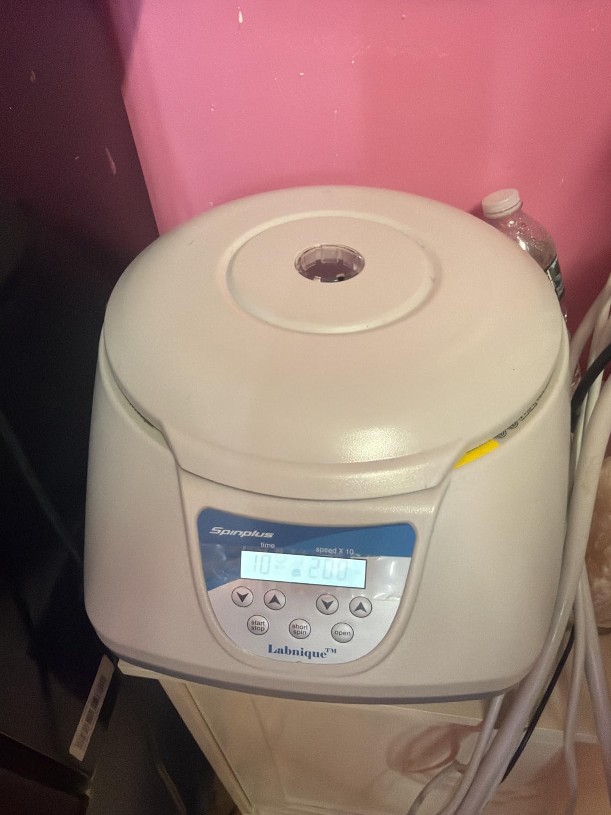 Microyn Digital Bench-top Centrifuge, 100-5000rpm (Max. 3074xg), 6x10ml/15ml customer photo 1