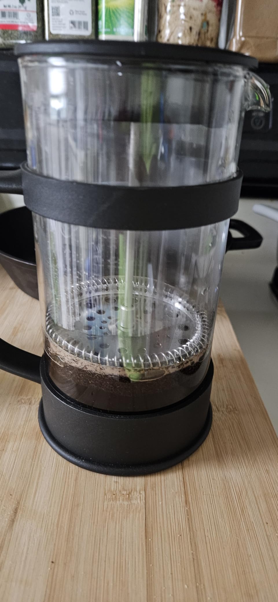 Utopia Kitchen Borosilicate Glass French Press Coffee Maker 34 Oz, Heat-Resistant Cafetiere & Tea Maker, Thickened Glass Coffee Press for Travel and Camping, Black customer photo 1
