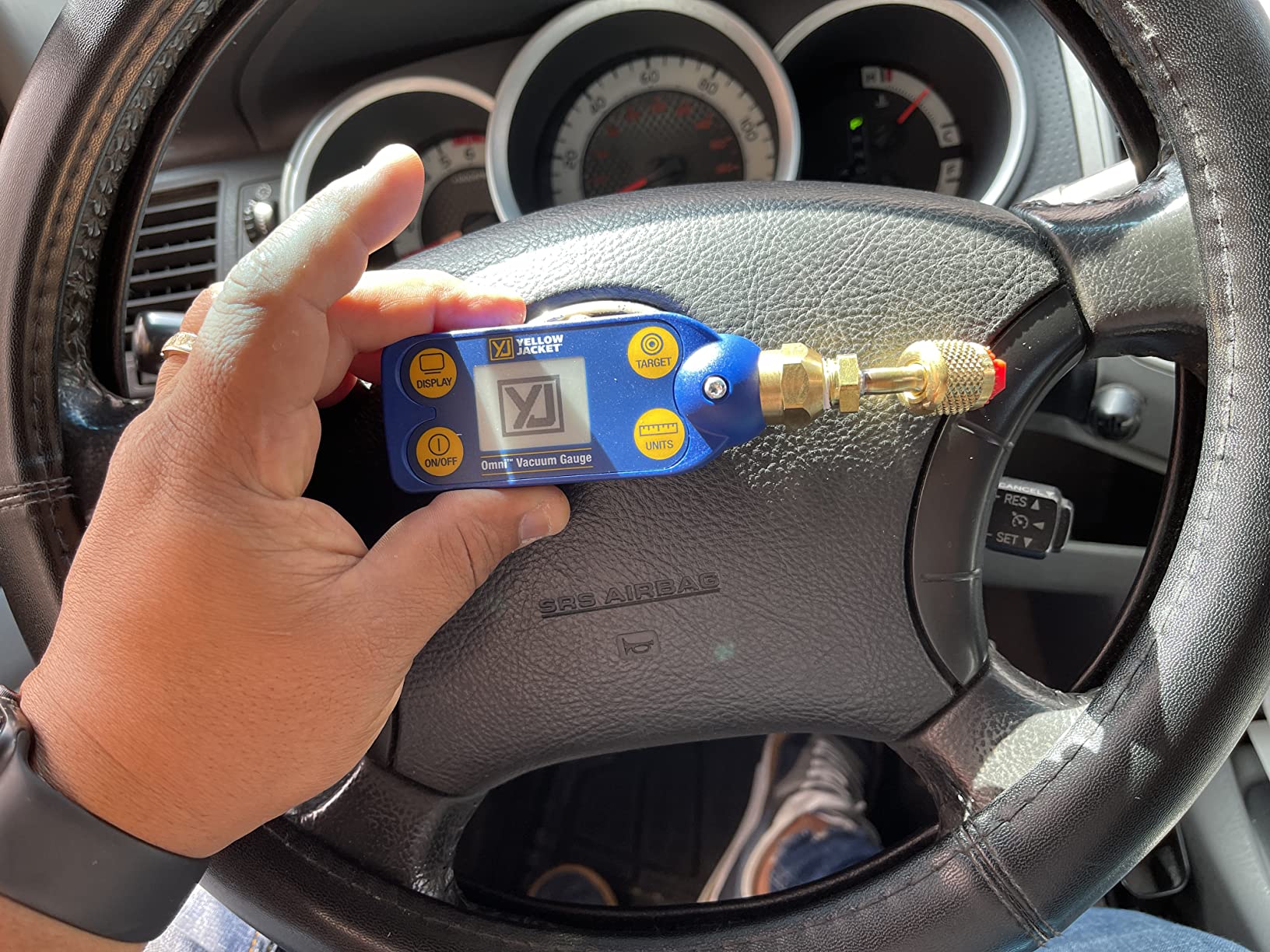 Yellow Jacket 69020 Omni Digital Vacuum Gauge with 1/4 Inch Coupler customer photo 1
