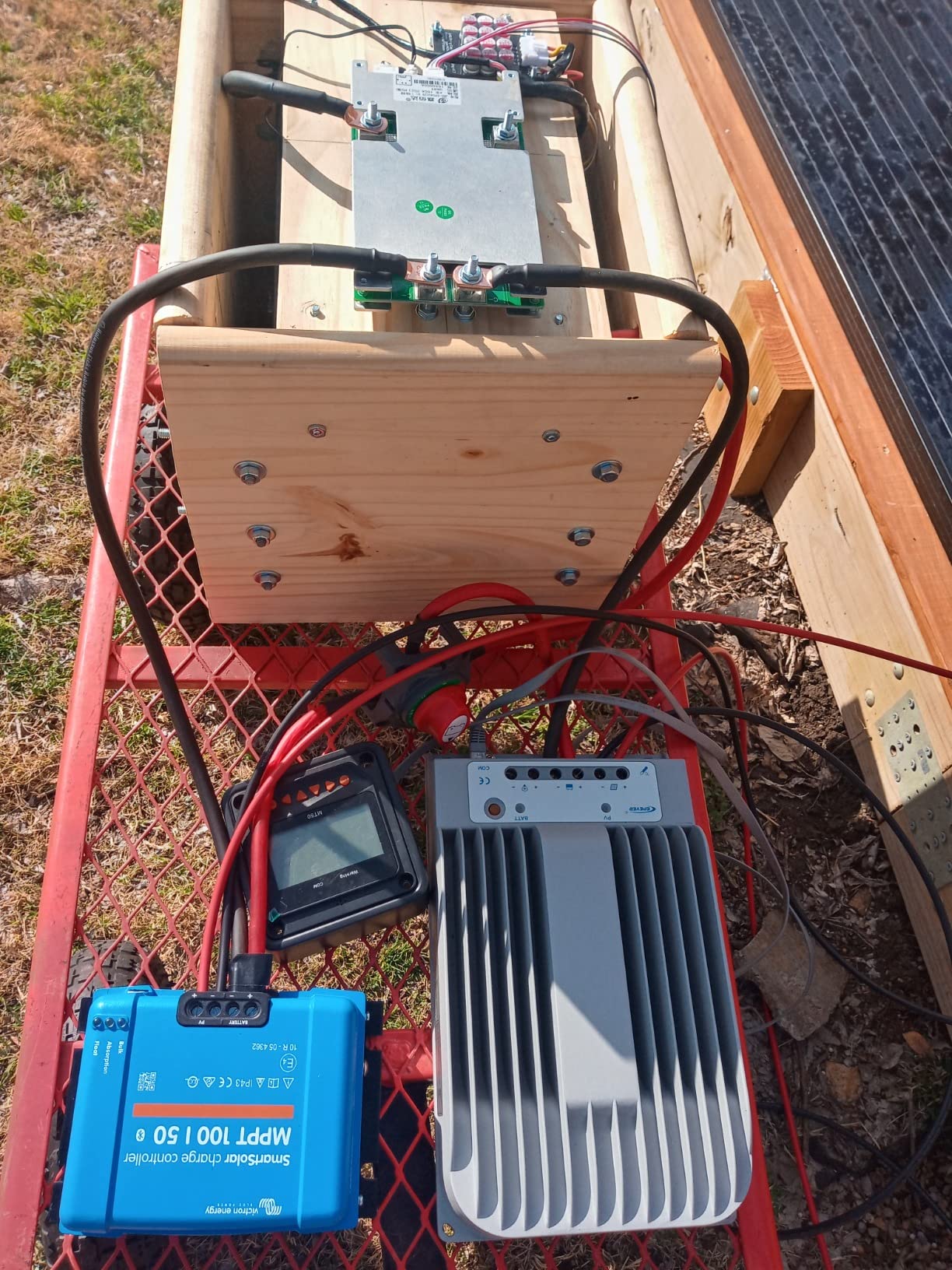 Victron Energy SmartSolar MPPT Solar Charge Controller (Bluetooth) - Charge Controllers for Solar Panels - 100V, 50 amp, 12/24-Volt customer photo 2