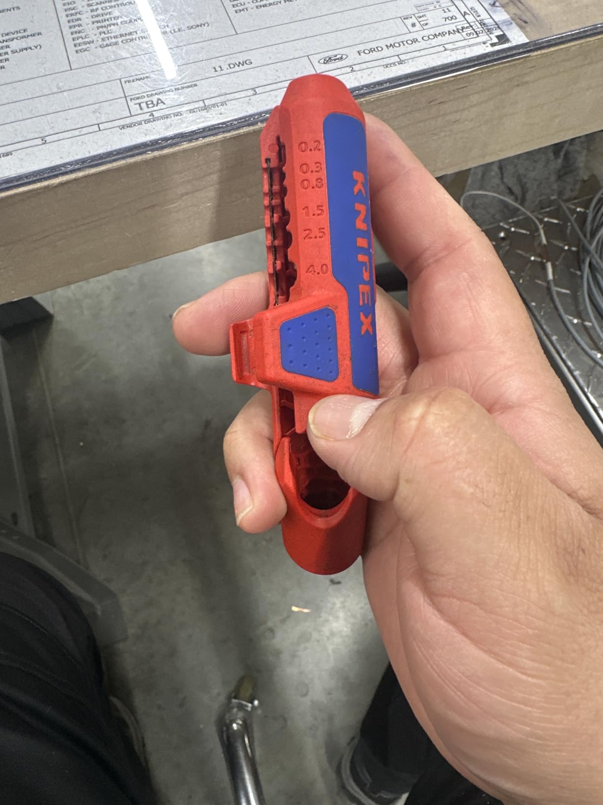 KNIPEX Ergostrip Universal Stripping Tool for Right-Handers, 16 95 01 SB customer photo 1