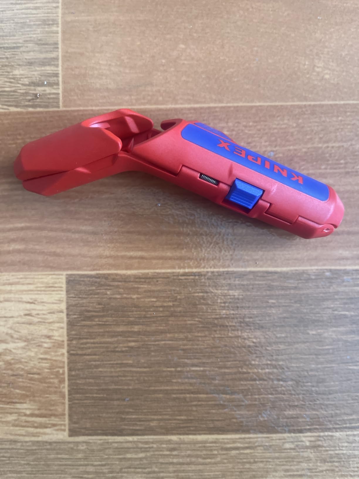 KNIPEX Ergostrip Universal Stripping Tool for Right-Handers, 16 95 01 SB customer photo 2