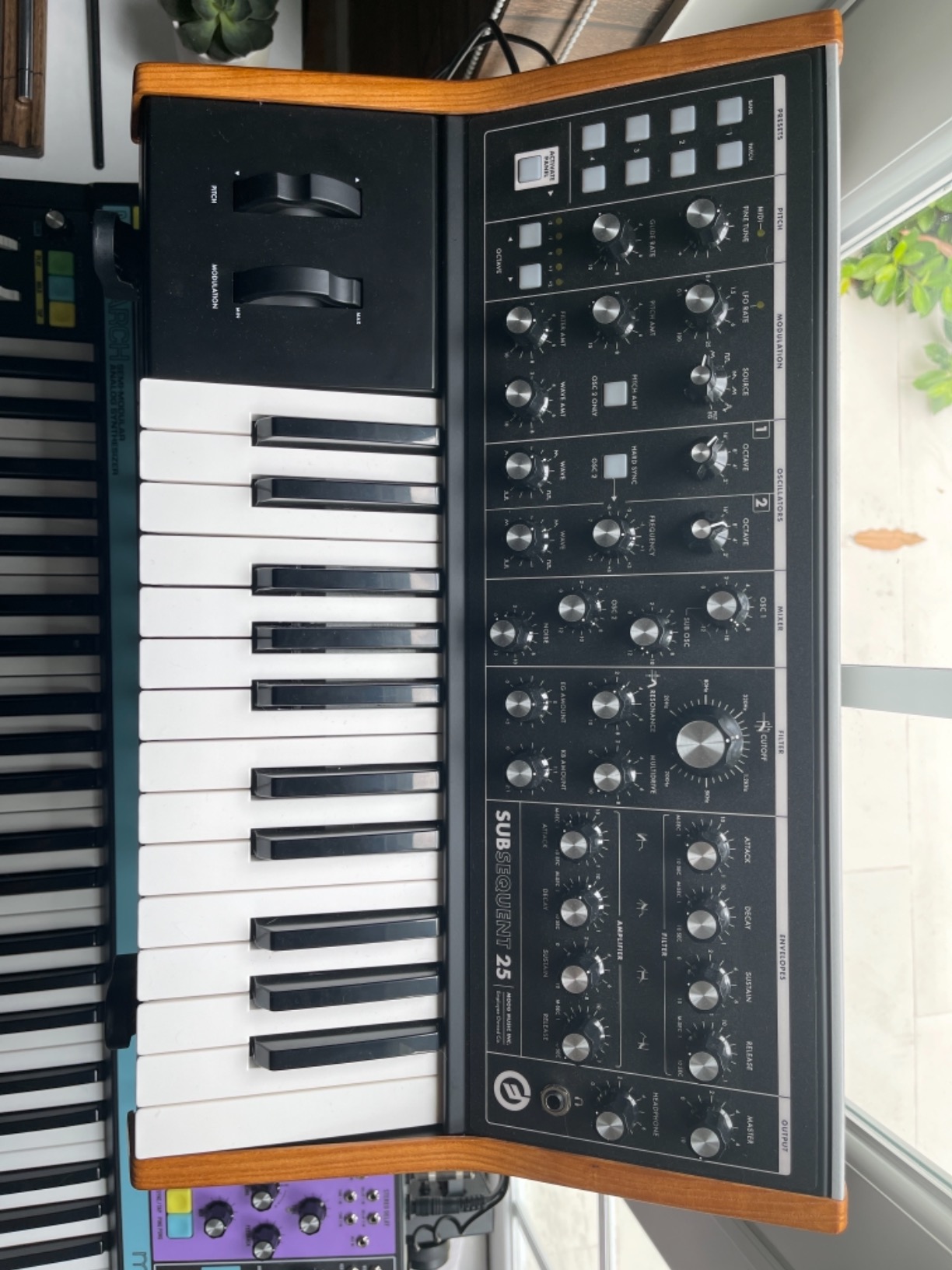 Subsequent 37 Paraphonic Analog Synthesizer and MIDI Keyboard with 37 Semi Weighted Keys, Headphone Amp, 256 Presets, Screen and Software Editor customer photo 2
