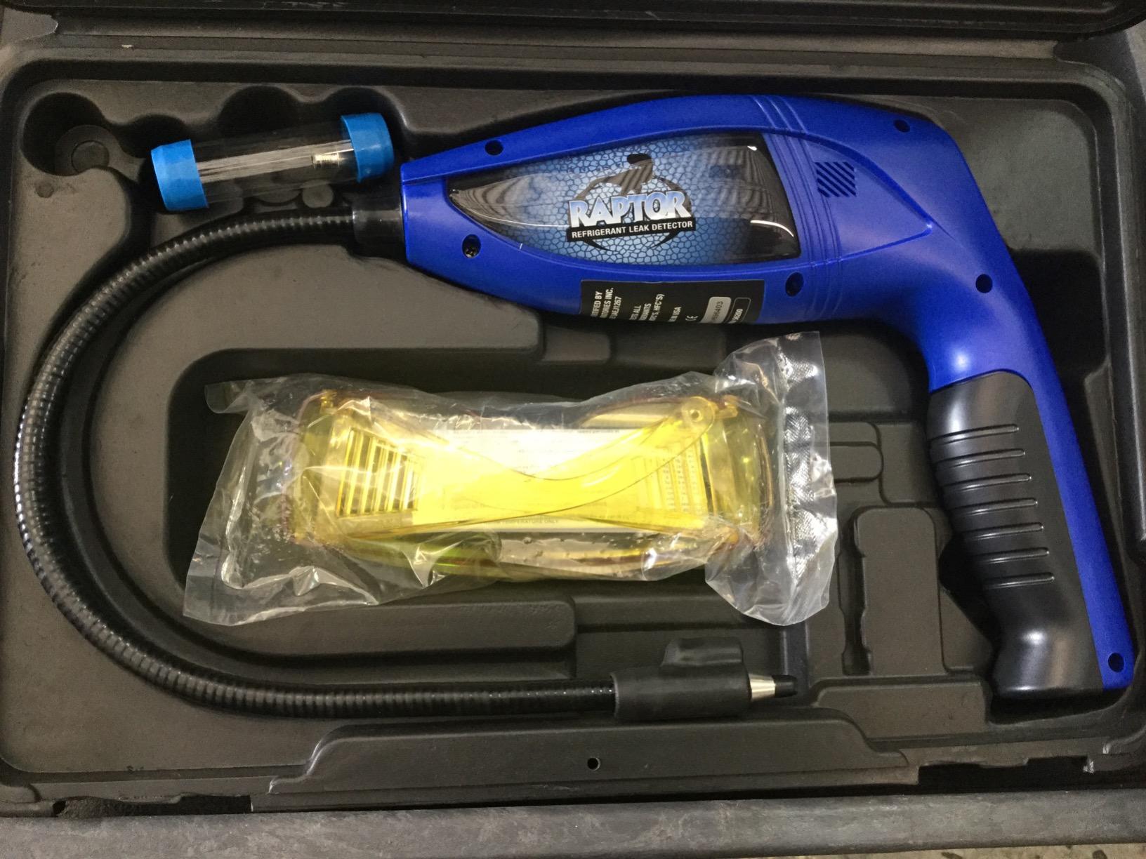 Mastercool 56200 Raptor Leak Detector with UV Light - Corona Discharge Sensor, Dual Detection (Electronic + UV), SAE J1627, 16