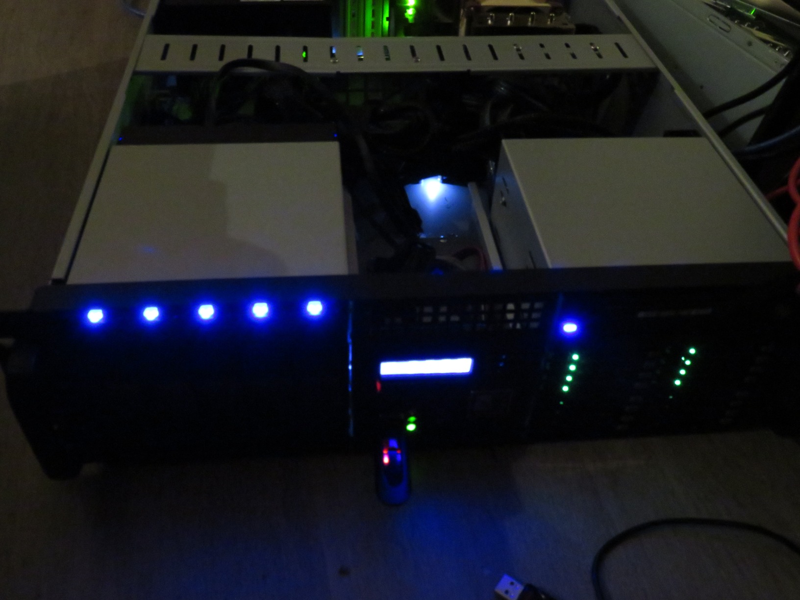 ICY DOCK ToughArmor MB516SP-B Full Metal 16 x 2.5 SAS/SATA HDD/SSD Mobile Rack Enclosure for 2 x 5.25 Bay (4 x MiniSAS HD) customer photo 1