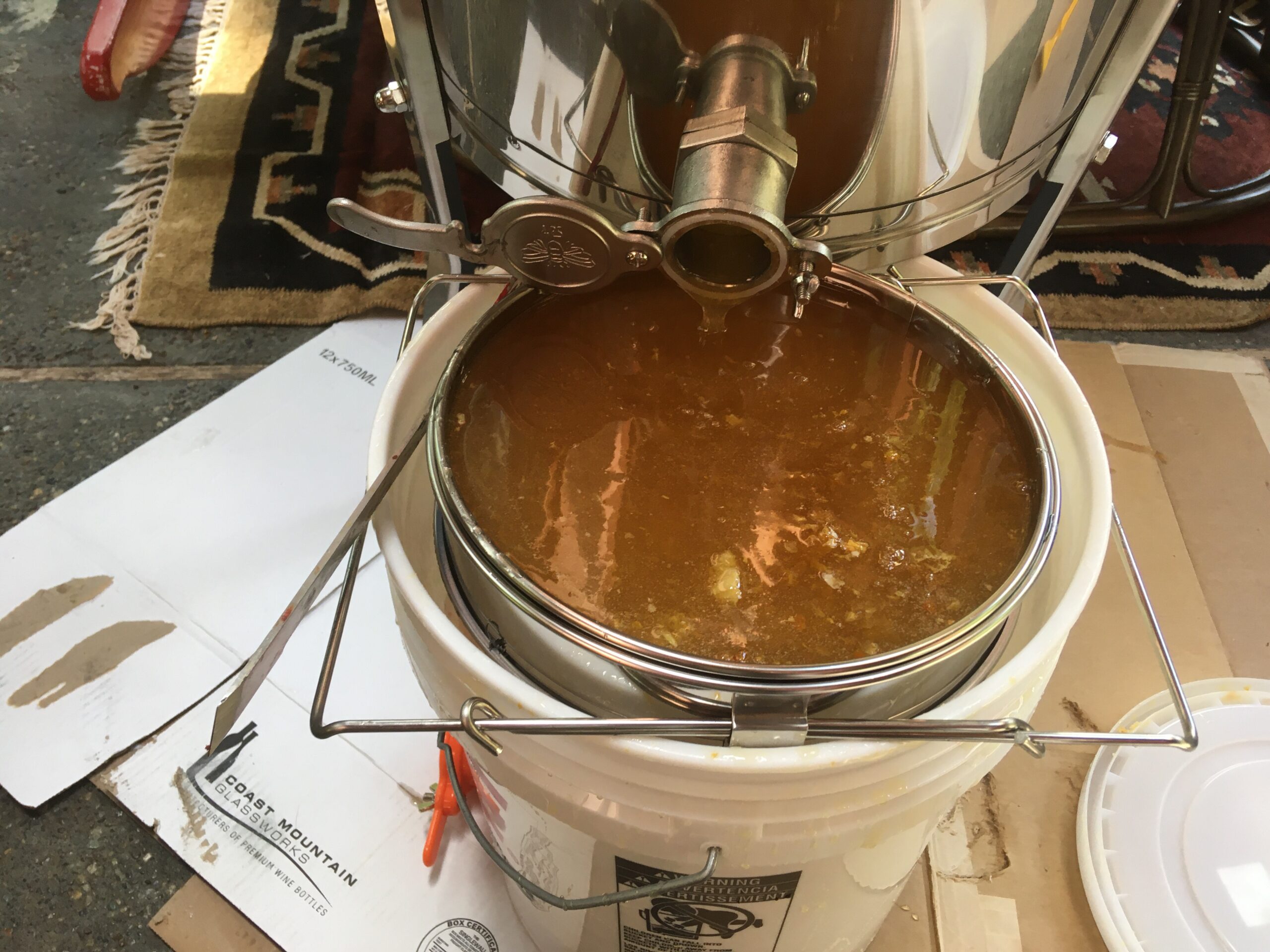 VINGLI 2 Frames Manual Honey Extractor Separator, Food Grade Stainless Steel Honeycomb Spinner Drum Crank By Hand with Adjustable Height Stands customer photo 1