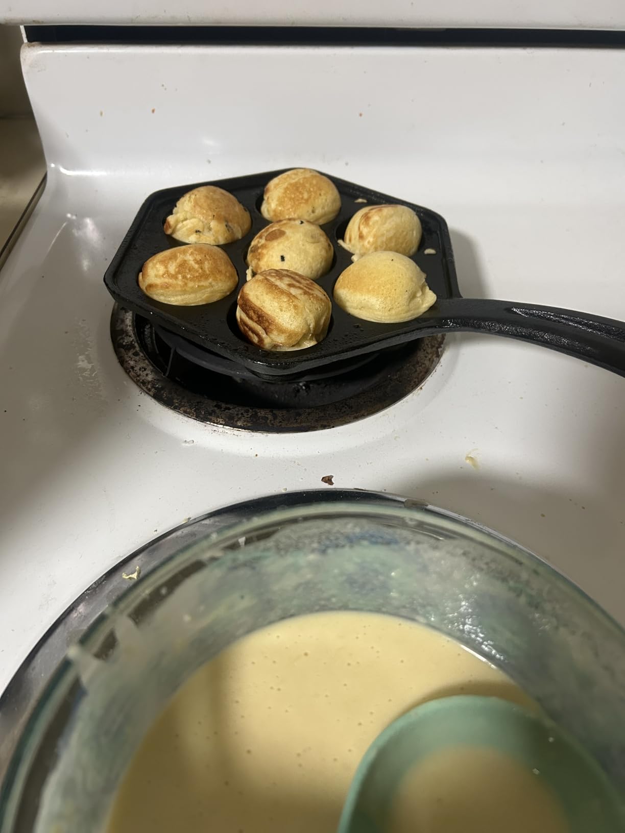 Commercial CHEF Danish Aebleskiver Pan, Pre-Seasoned Cast Iron, Seven Sections For Mini Puffs and Pancake Balls, Works on All Cooktops Including Induction customer photo 2