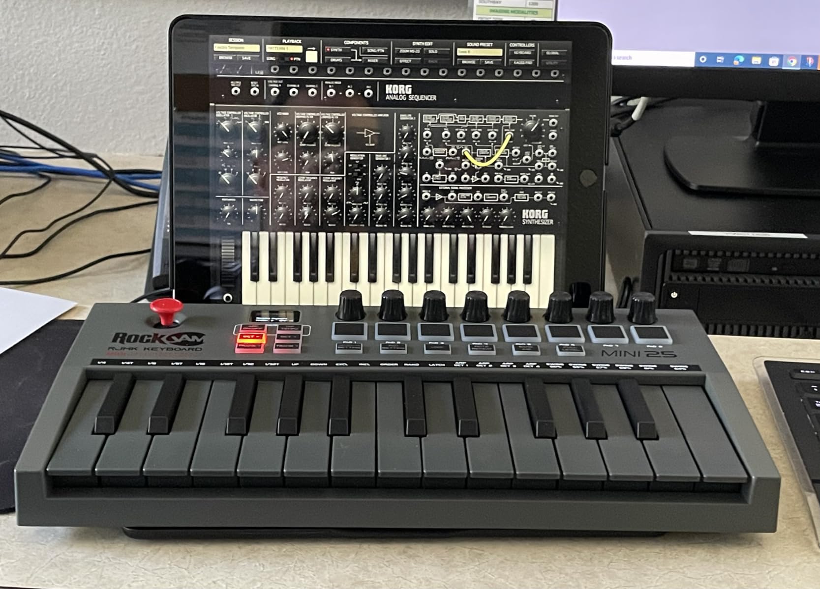 RockJam 61-Key Compact Keyboard Piano with LED Display, Keynote Stickers & Lessons customer photo 2