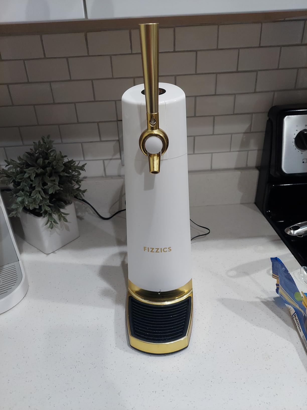 FIZZICS - DraftPour Beer Dispenser - Converts Any Can or Bottle Into a Nitro-Style Draft, Gift for Men and Beer Enthusiast, Beer Tap Draft Machine - Includes Upgraded Metal Tap Handle - Pub customer photo 1