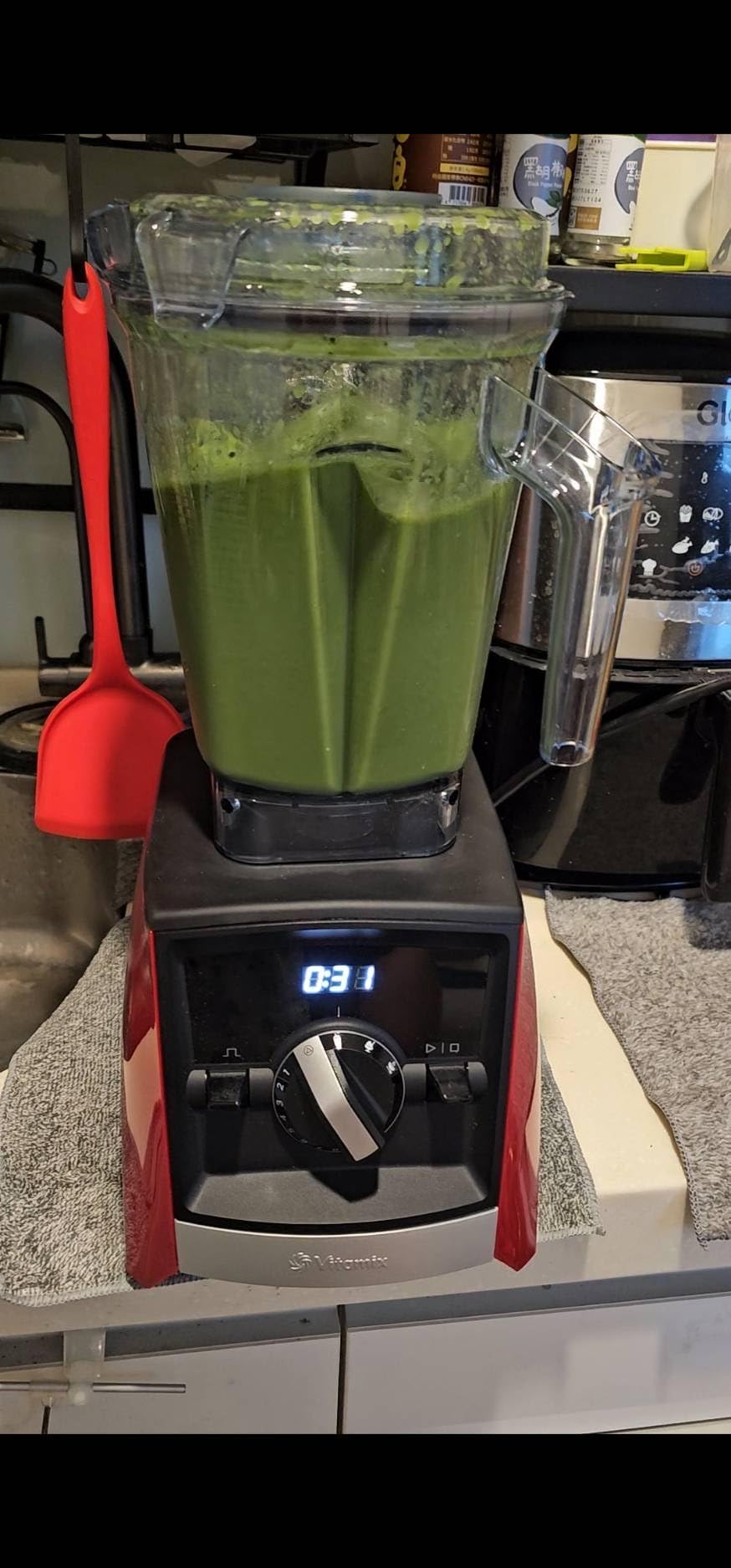 Vitamix A2500 Ascent Series Smart Blender, Professional-Grade, 64 oz. Low-Profile Container, Black (Renewed) customer photo 1