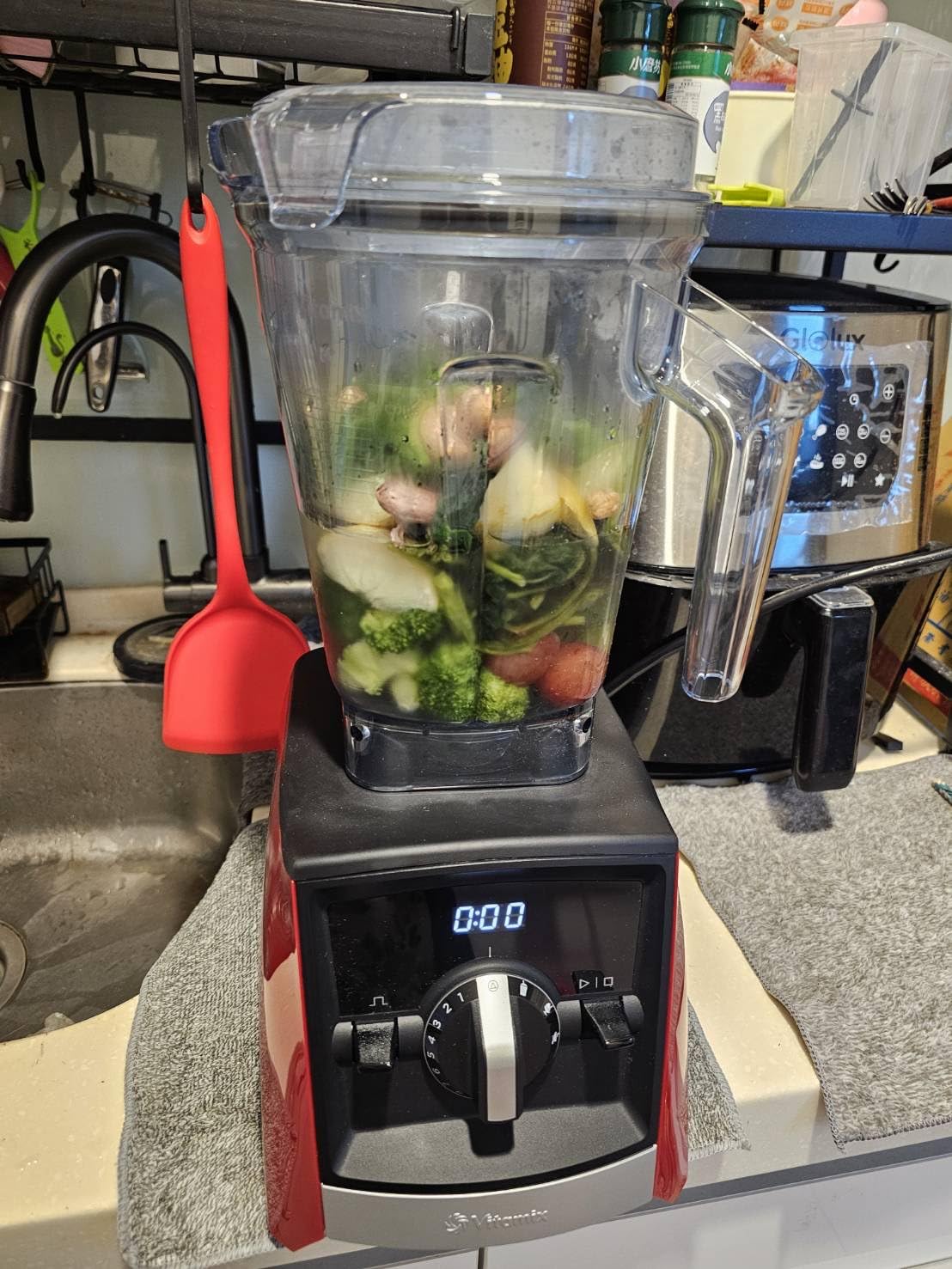 Vitamix A2500 Ascent Series Smart Blender, Professional-Grade, 64 oz. Low-Profile Container, Black (Renewed) customer photo 2