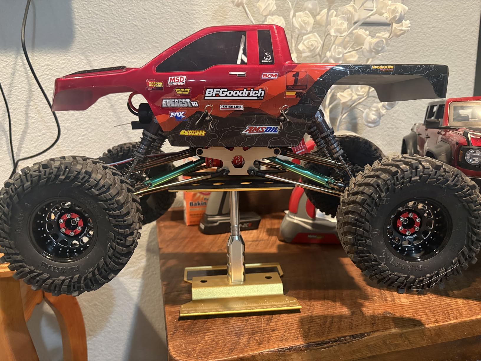 Redcat Racing Everest 10 1/10 Scale Electric RC Rock Crawler, 4WD Shaft Driven RC Truck with Waterproof Electronics, Aluminum Chassis, Beadlock Tires, 2.4GHz RTR with Battery & Charger- Red and Black customer photo 1