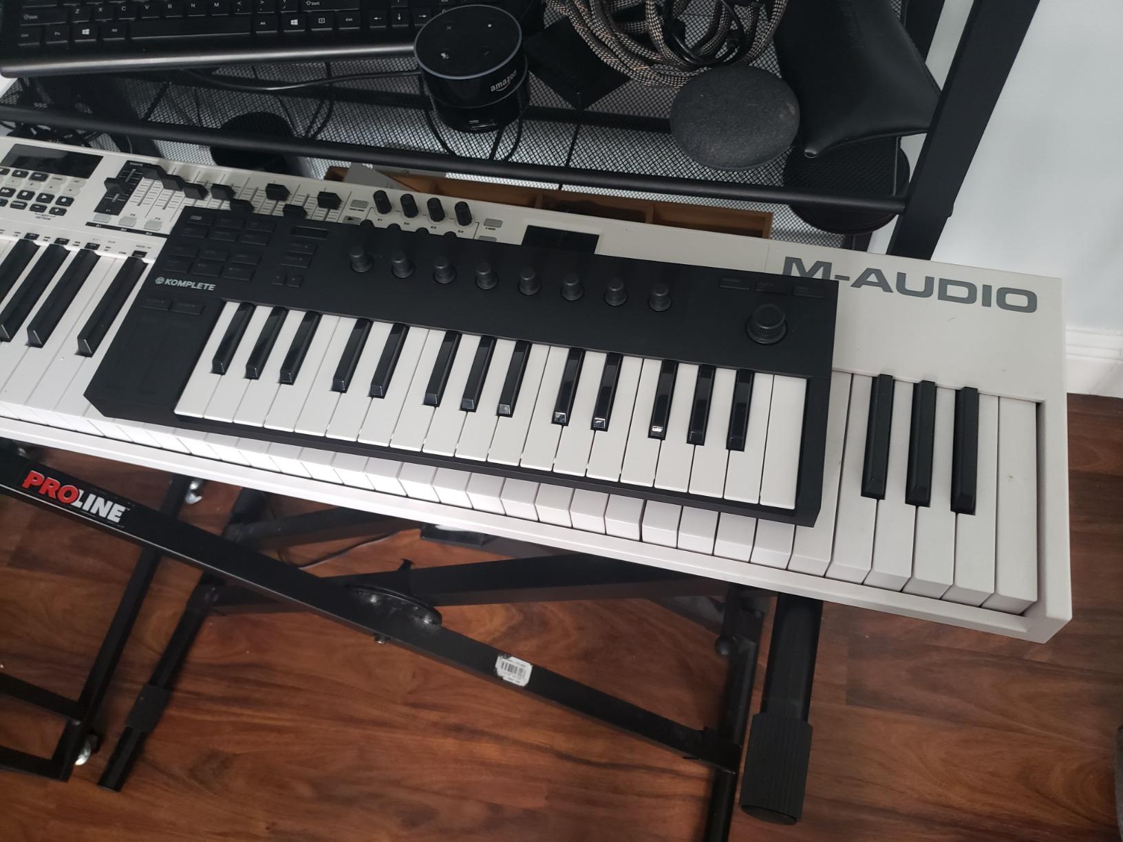 Native Instruments Komplete Kontrol M32 Controller Keyboard - 32 Micro Keys with Smart Play Features and NKS Integration customer photo 1