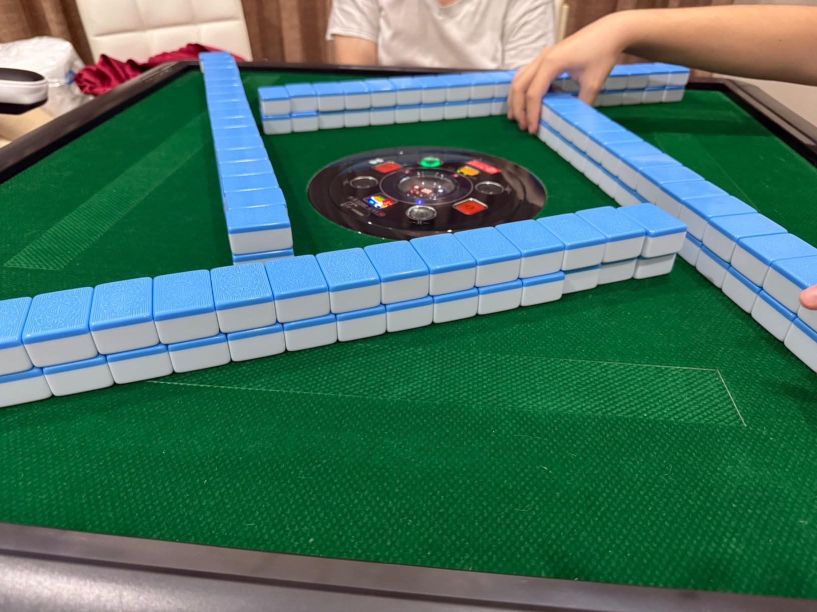 USA MJ TABLE 44 mm X-Large Tiles Automatic Mahjong 4 Legs Dining / Game Table, Chinese Style, Comes 2 Sets of Magnetic Tiles (Blue & Green) & One Year Warranty ( Not for 152 tiles American mahjong ) customer photo 2