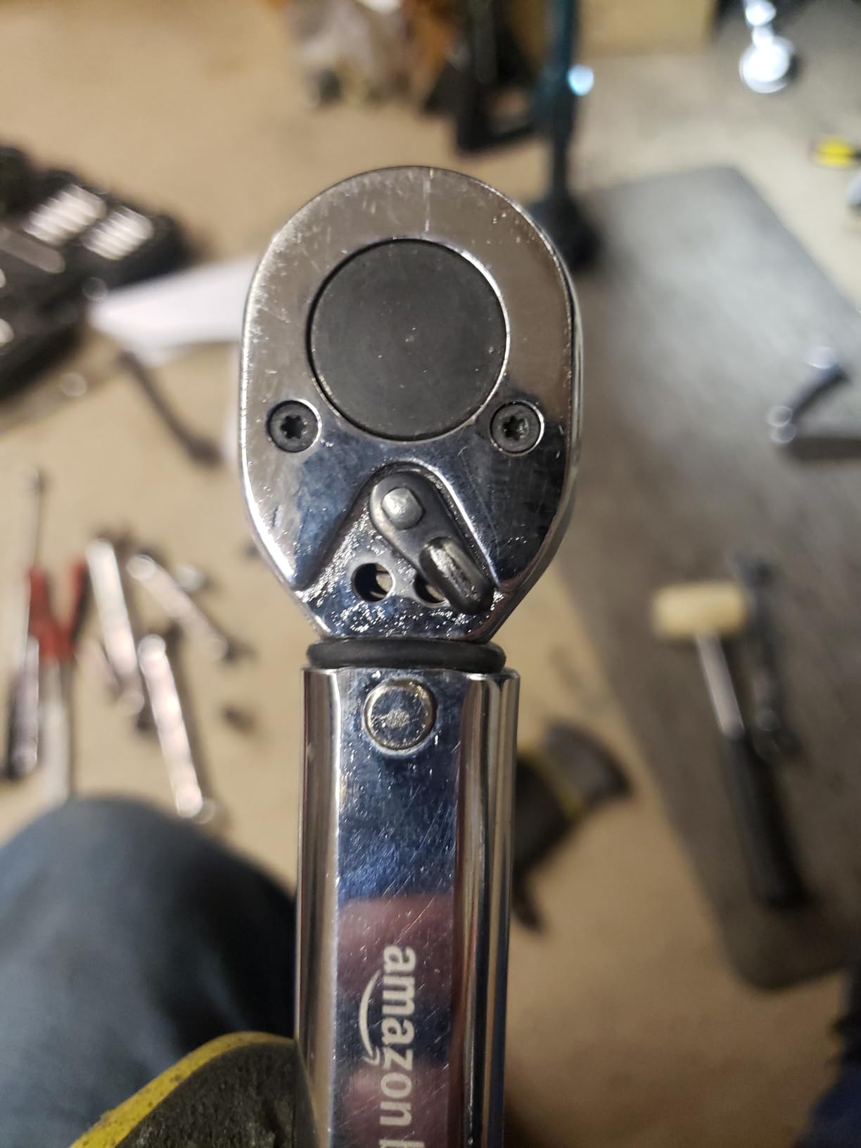 Amazon Basics 3/8-inch Drive Click Torque Wrench Ratchet, 15-80 ft.-lb, 20.4-108.5 Nm customer photo 1
