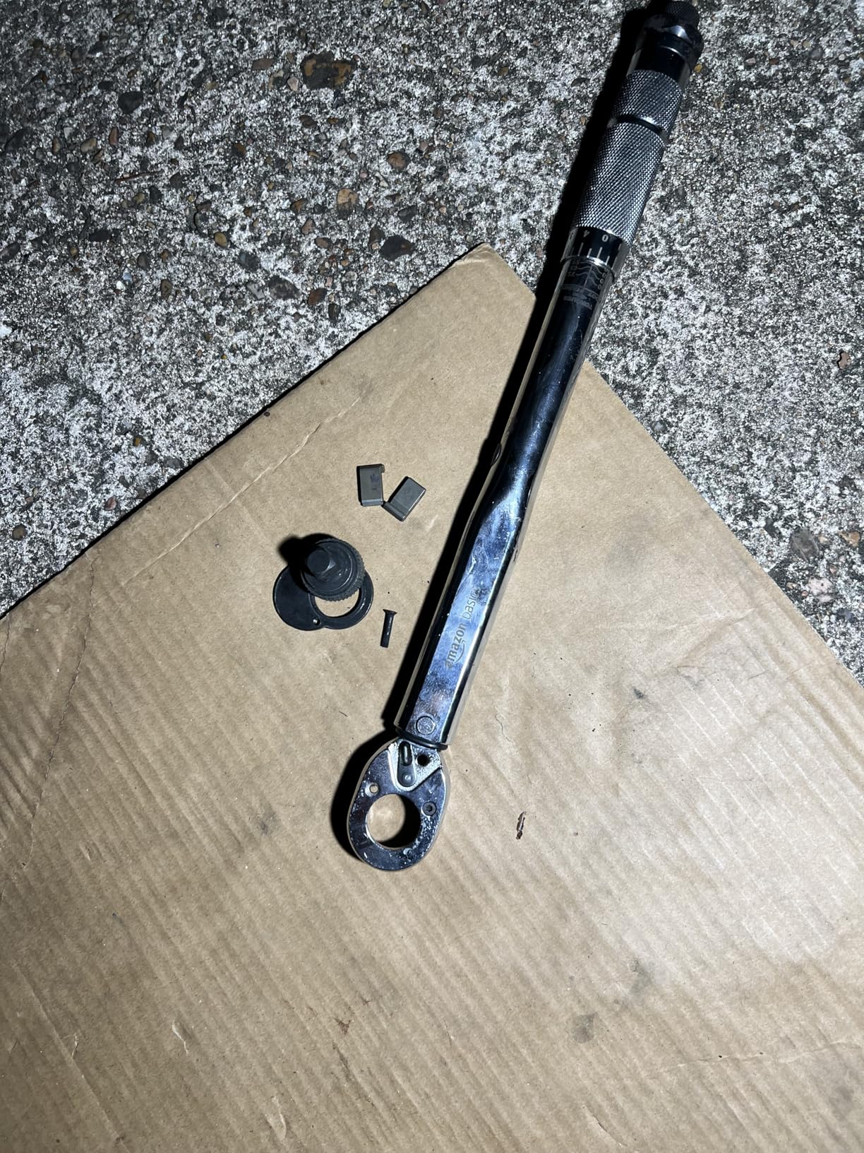Amazon Basics 3/8-inch Drive Click Torque Wrench Ratchet, 15-80 ft.-lb, 20.4-108.5 Nm customer photo 2
