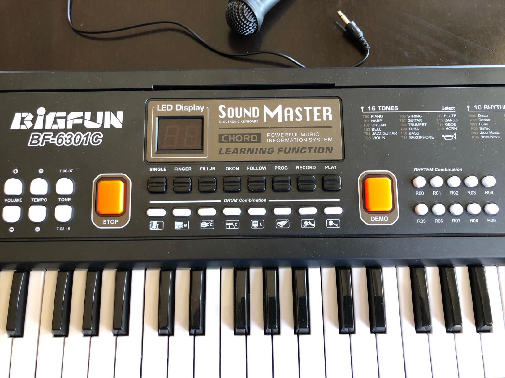 M SANMERSEN Piano for Kids with Microphone, Keyboard Piano for Beginners Electronic Keyboard 61 Keys with Dual Speakers/LED Display/AUX-in Jack/Music Stand Piano Toys for Boys Girls Ages 3-12 customer photo 1