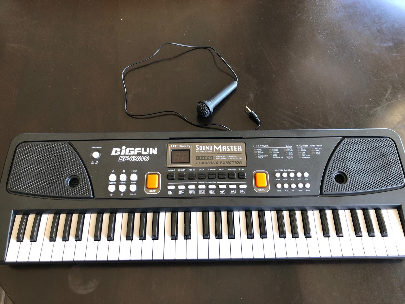 M SANMERSEN Piano for Kids with Microphone, Keyboard Piano for Beginners Electronic Keyboard 61 Keys with Dual Speakers/LED Display/AUX-in Jack/Music Stand Piano Toys for Boys Girls Ages 3-12 customer photo 2
