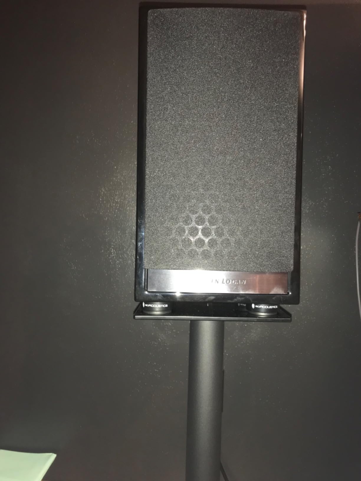 IsoAcoustics ISO-Puck Mini Acoustic Isolators (6 lbs max/Unit, 8-Pack) customer photo 2