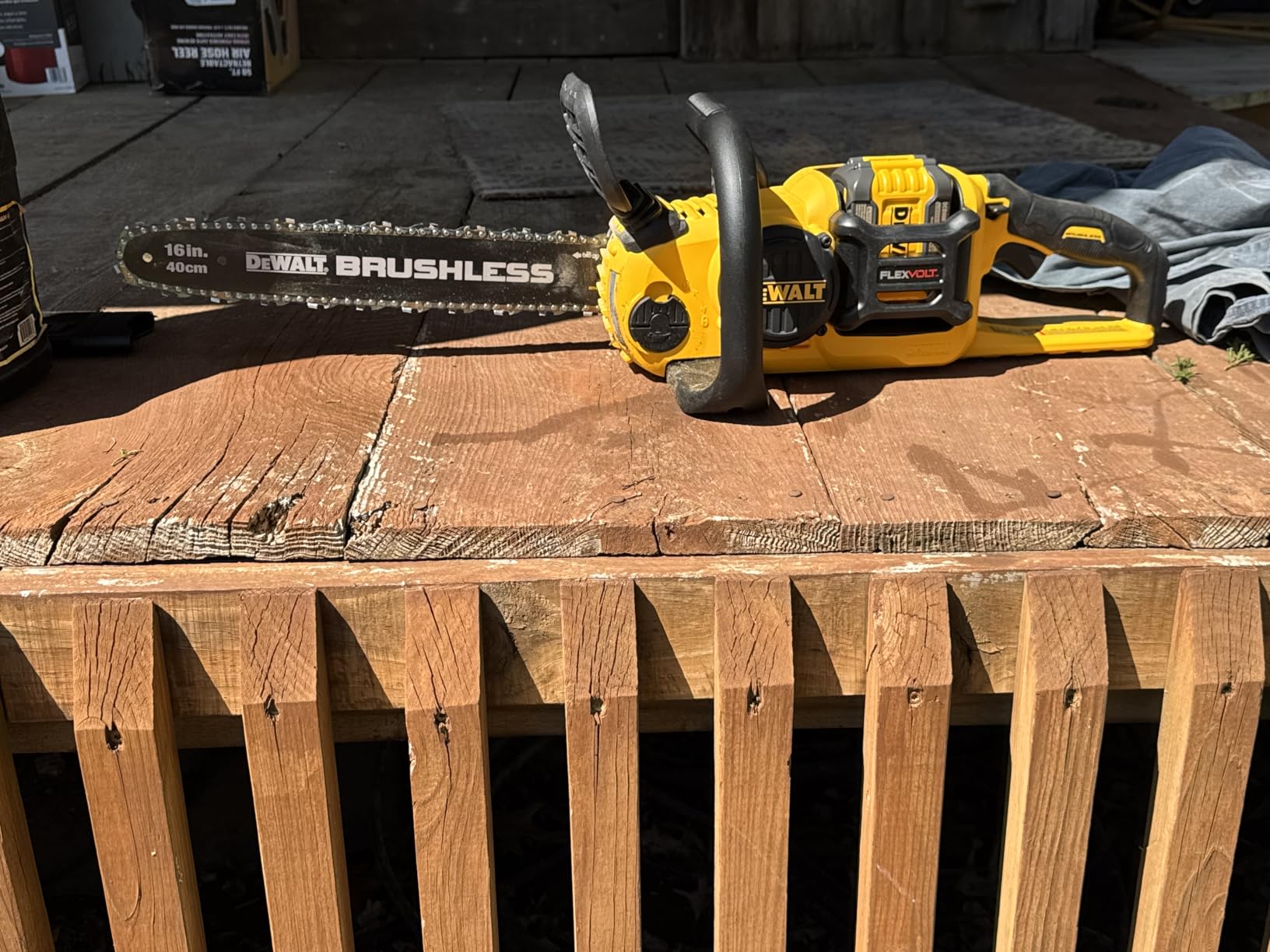 DEWALT FLEXVOLT 60V MAX* Brushless Chainsaw Kit (2.0 Ah) (DCCS670T1) customer photo 1