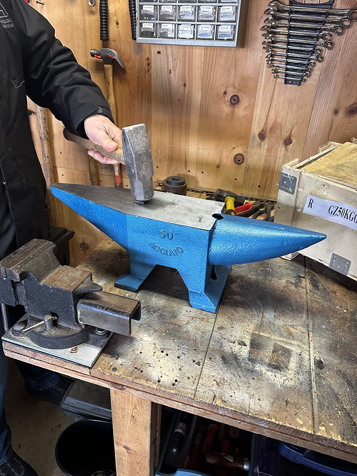 Vevor Single Horn Anvil 110Lbs Cast Steel Anvil Blacksmith for Sale Forge Steel Tools W/Round And Square Hole and Equipment Anvil Rugged Blacksmith Jewelers Durable and Robust Metal Working Tool customer photo 1