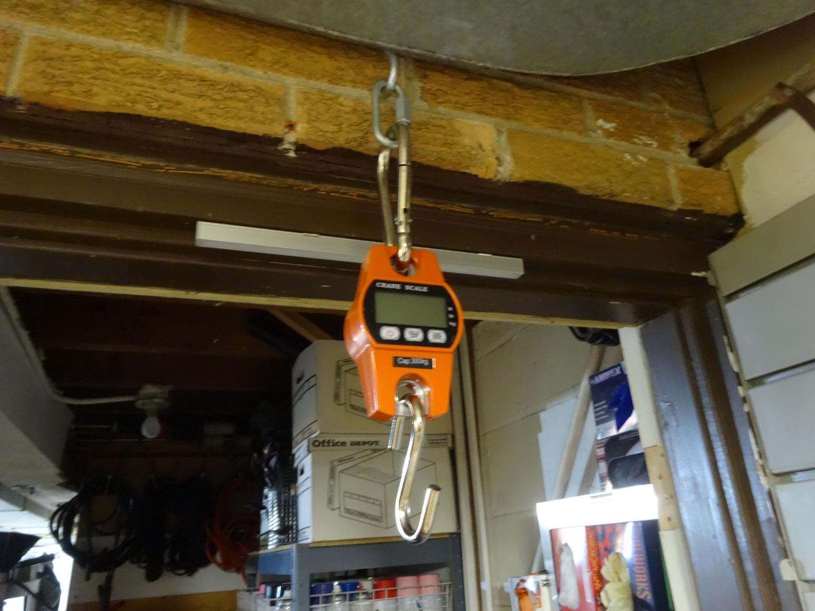 Fuzion Heavy Duty Crane Scale - 660LB, Aluminum Body, Stainless Steel Hook, Large Digital Display, Hanging Scales for Farms, Hunting and Fishing customer photo 2