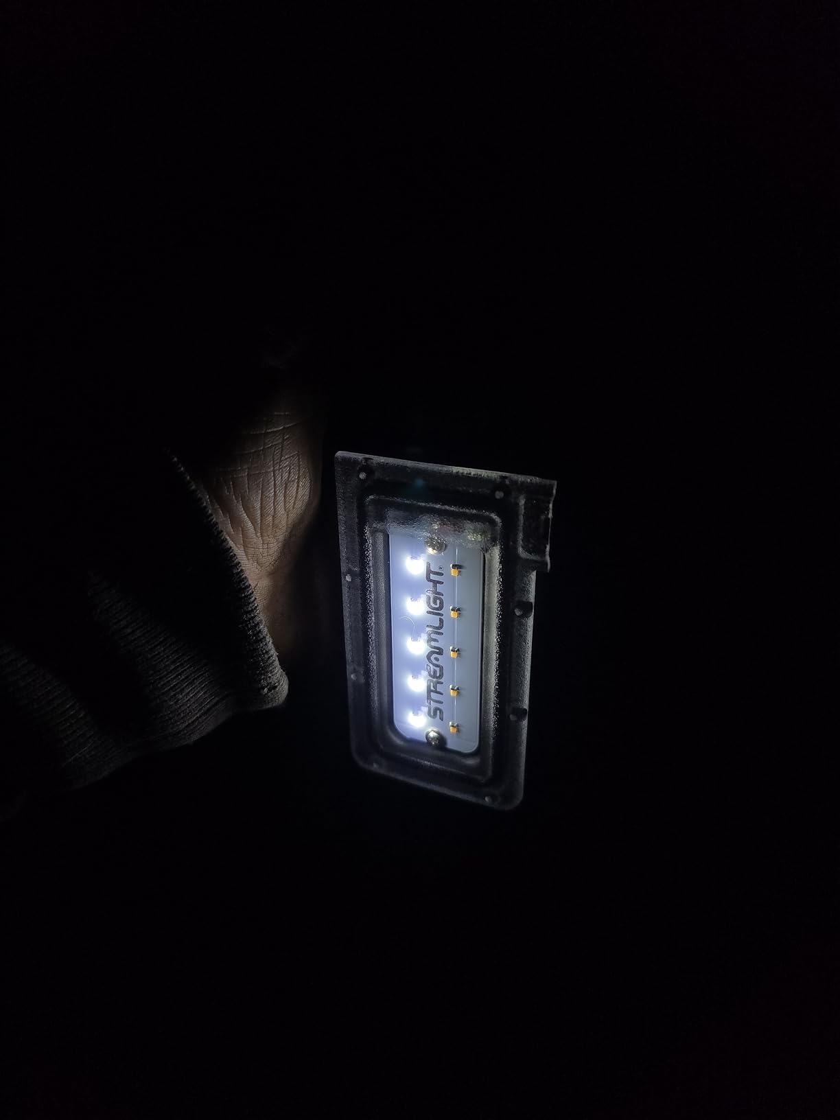 Streamlight 61501 Flipmate 500-Lumen USB Rechargeable Multi-Function Compact Work Light, Red customer photo 1