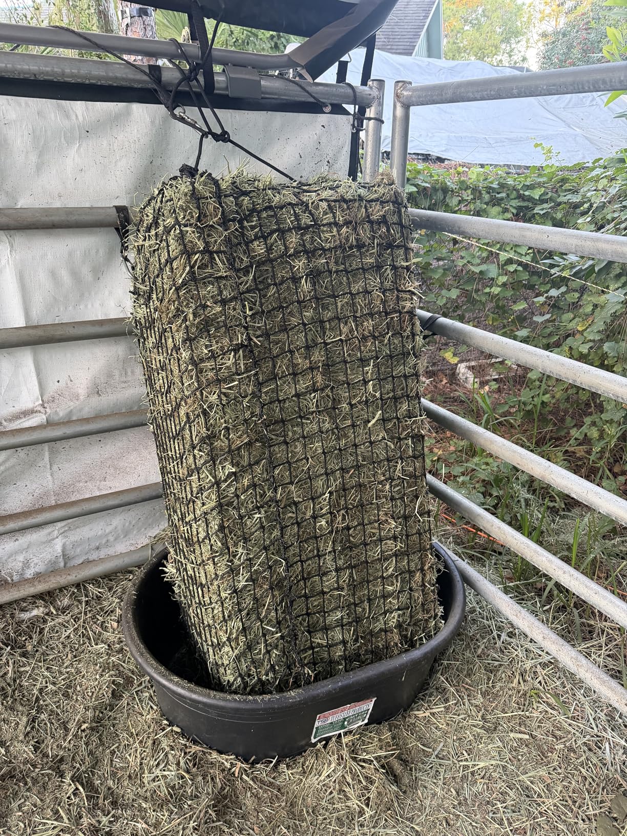 Aoneky Knotless Hay Net for Horses, Large Slow Feed Hay Bag 47 Inches, Fits 36x18x18 Square Bales, 1.5 Inch Opening customer photo 1