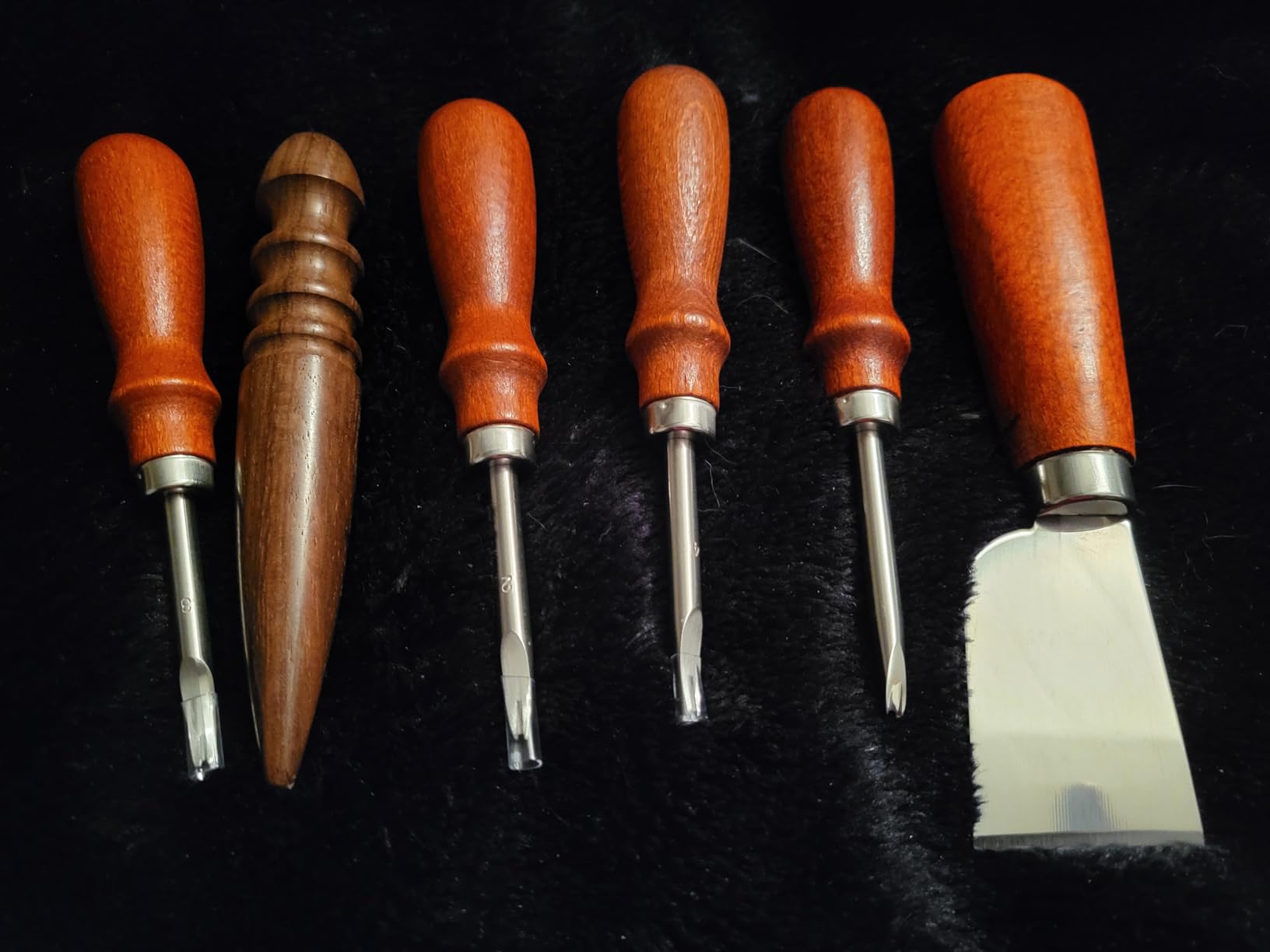 Honoson 6 Piece Leather Craft Tool Set - Includes 4 Edge Beveler, Cutting Knife, Skiving Knife, and Sandalwood Burnisher (1.5mm, 1.2mm, 1.0mm, 0.8mm) customer photo 1