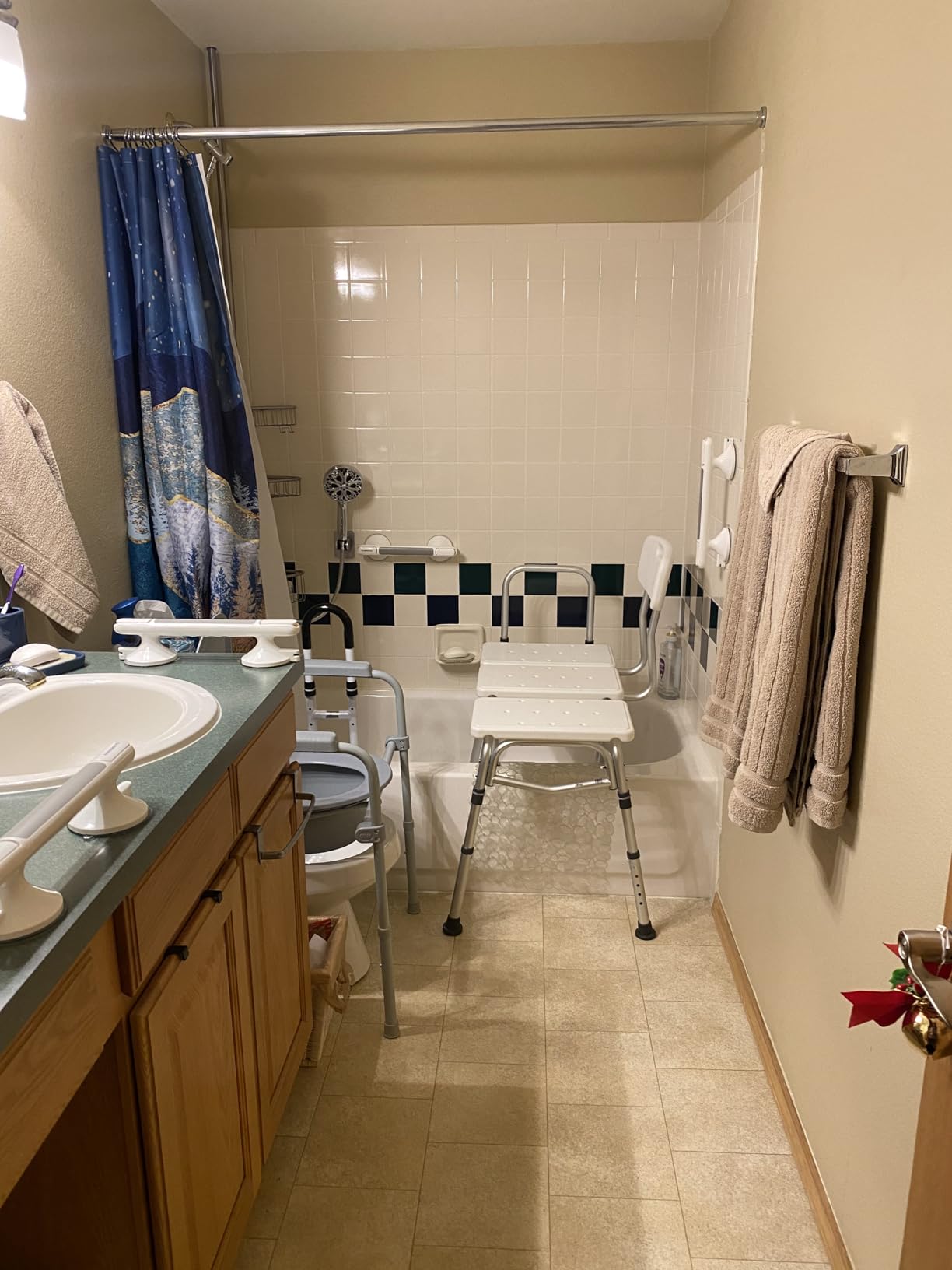 Drive Medical Splash Defense Tub Transfer Bench for Bathtub - U-Shaped Shower Curtain Guard - Adjustable Height - Reversible Design - 400 Lb Capacity - Safe Bathing Aid customer photo 2