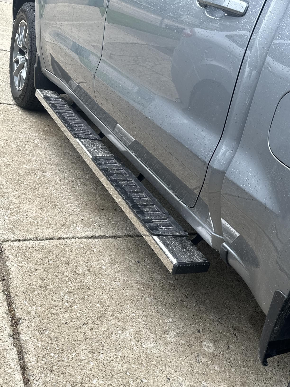 COMNOVA 6 Inches Running Boards & Steps Nerf Bars Compatible with 2019-2026 Chevy Silverado 1500, 2020-2026 Silverado/Sierra 2500/3500HD Crew Cab customer photo 1