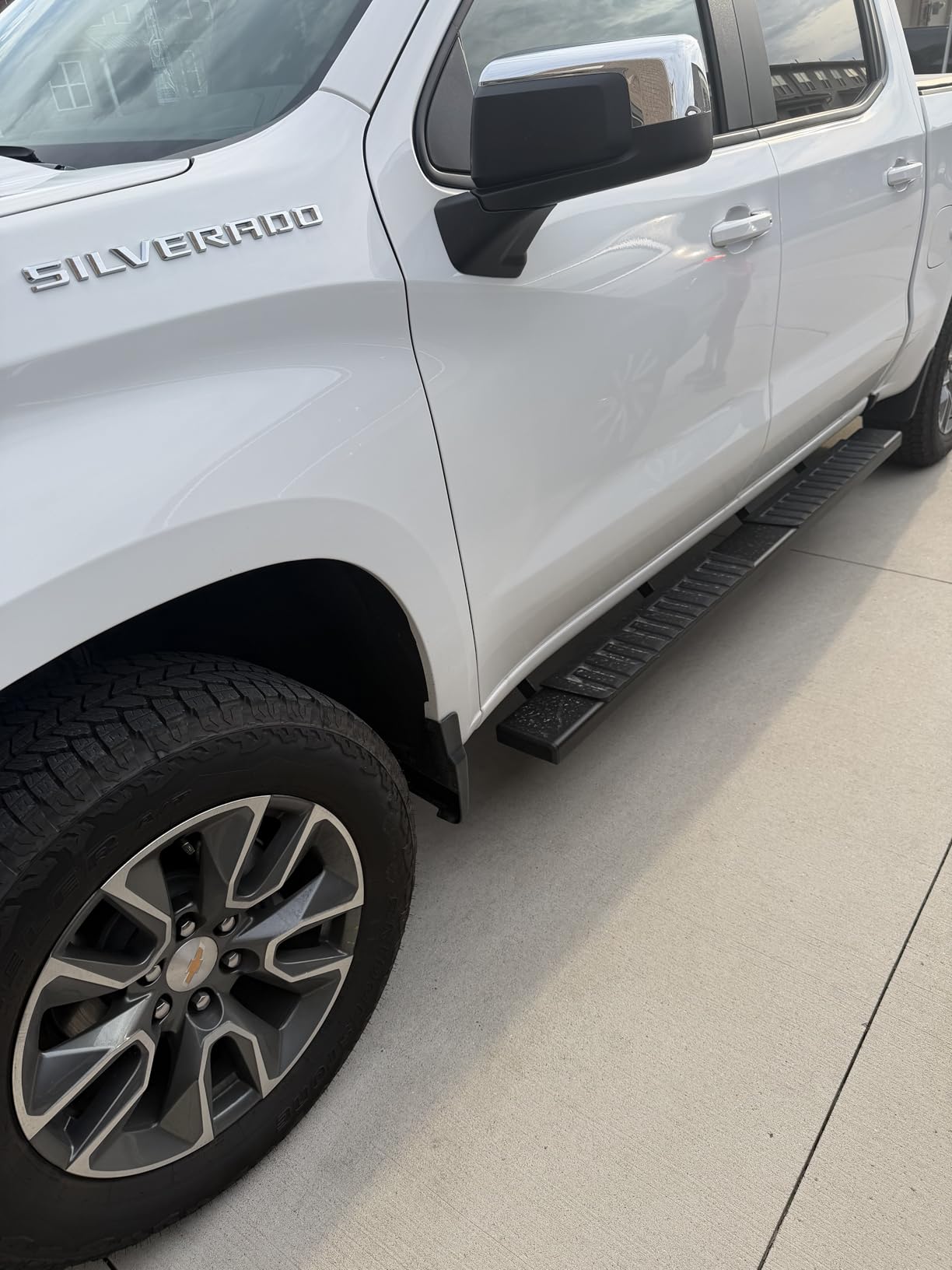 COMNOVA 6 Inches Running Boards & Steps Nerf Bars Compatible with 2019-2026 Chevy Silverado 1500, 2020-2026 Silverado/Sierra 2500/3500HD Crew Cab customer photo 2
