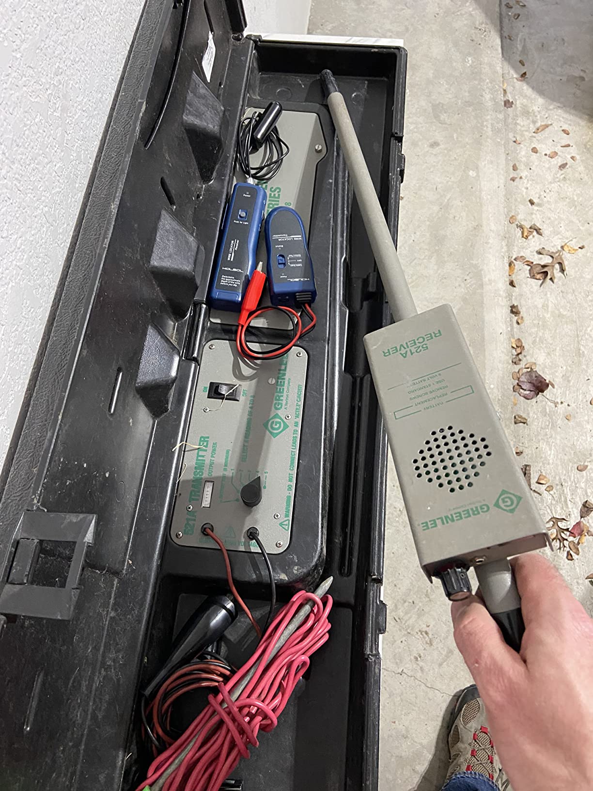 Underground Wire Locator, Cable Tester F02 Pro for Locate Wires, Locate Control Wires Cables Pet Fence Wires, up to 3 Feet Deep 1640 Feet Length, Equiped with Rechargeable 1100mAh Battery customer photo 2
