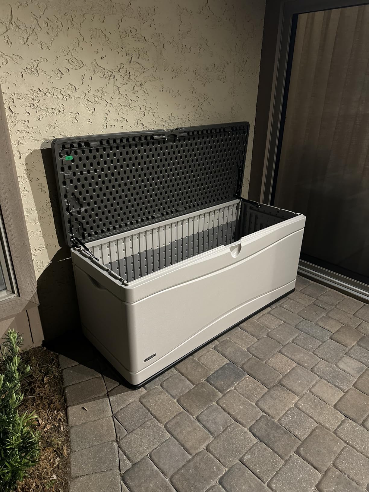 LIFETIME Outdoor Storage Deck Box, 130 Gallon, Arctic White, Lockable, UV-Protected, for Decks and Marine Docks customer photo 1