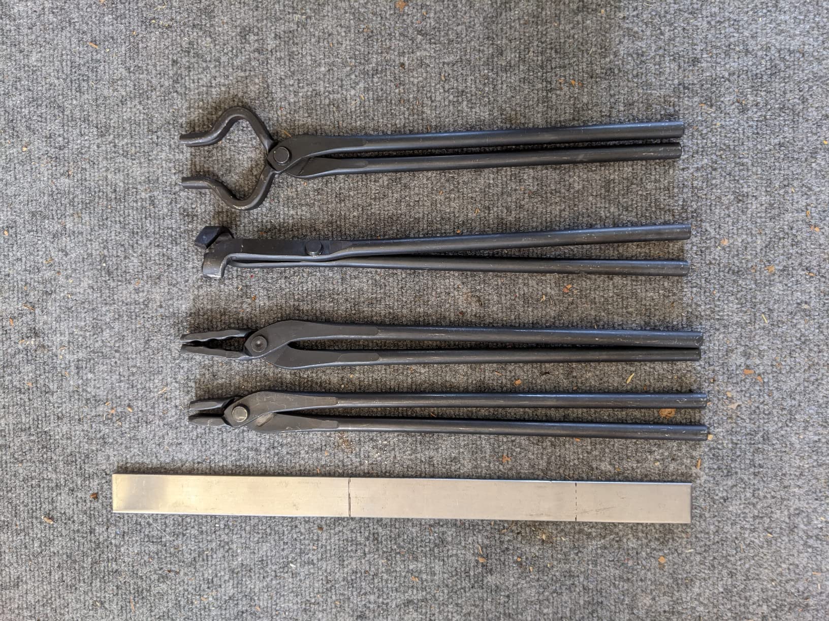 Blacksmith Forging Tongs Knife Making Tongs Set Fire Tongs Anvil Blacksmithing Tongs Forge Tools Includes Flat Tongs, Wolf Jaw Tongs, Blade Tongs & V-Bit Tongs(4 Tongs) customer photo 1