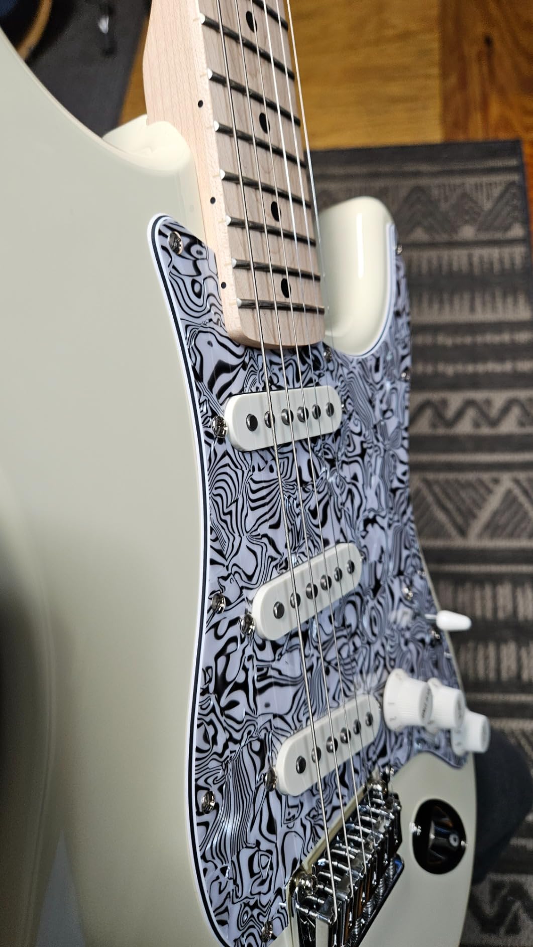 Squier Affinity Series Stratocaster Electric Guitar - Olympic White with Maple Fingerboard customer photo 1